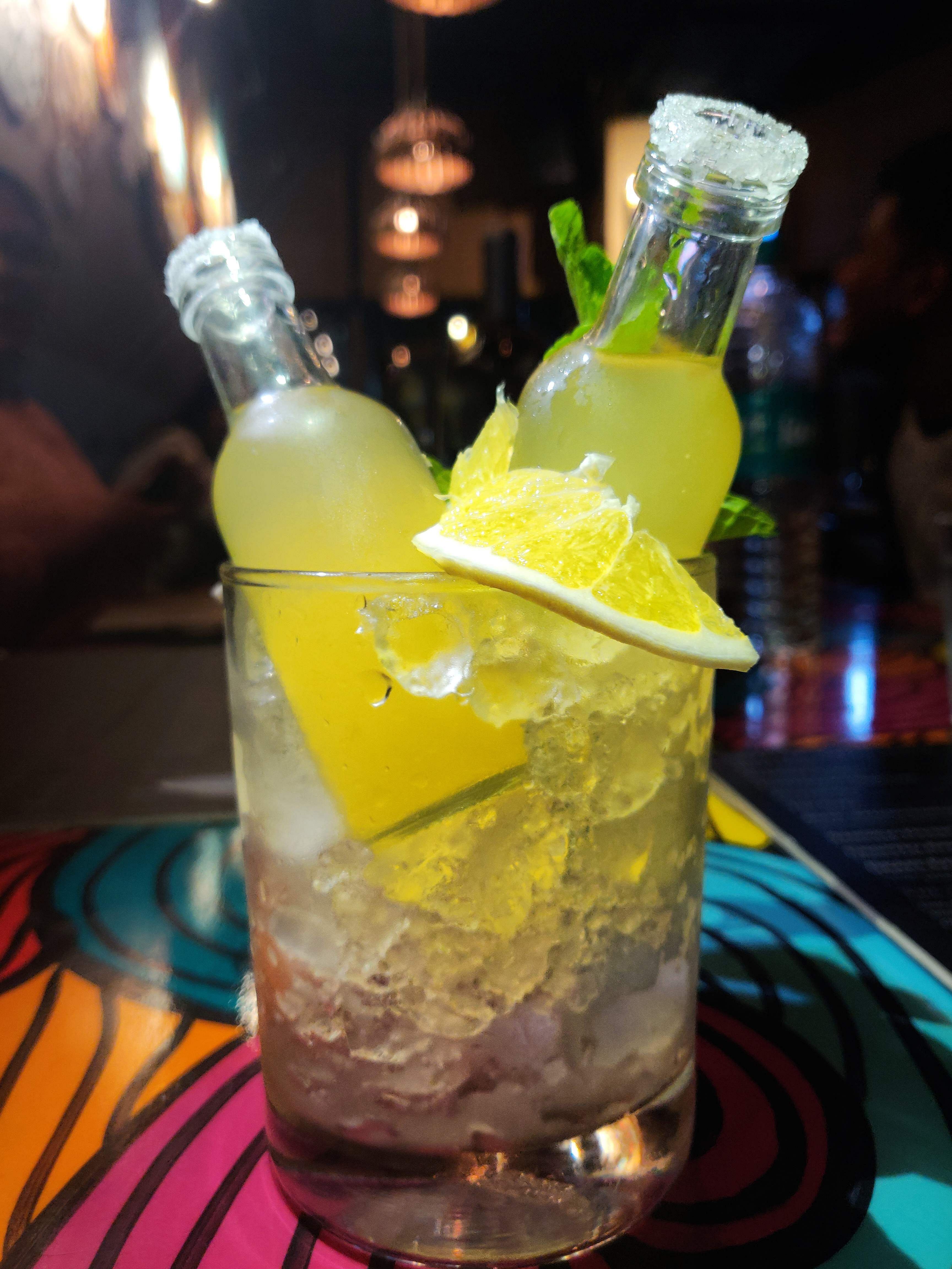 Drink,Alcoholic beverage,Distilled beverage,Alcohol,Liqueur,Non-alcoholic beverage,Rum swizzle,Cocktail,Gin and tonic,Lynchburg lemonade