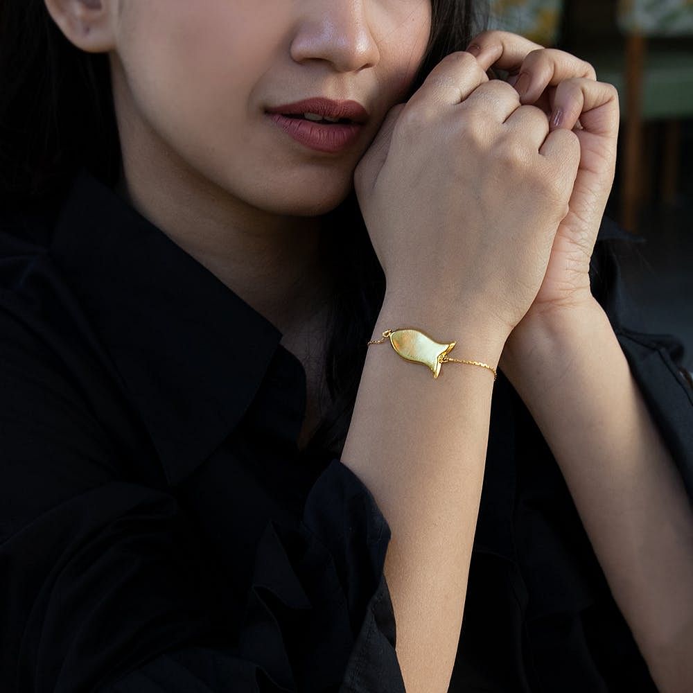 Skin,Lip,Hand,Watch,Eyelash,Flash photography,Neck,Sleeve,Gesture,Finger