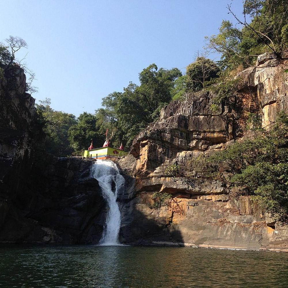 Waterfall,Water resources,Body of water,Water,Natural landscape,Nature,Vegetation,Watercourse,Nature reserve,Sky