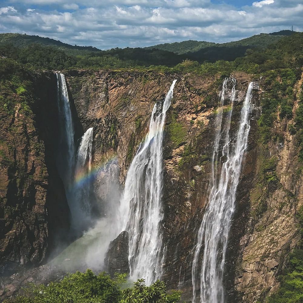 Waterfall,Water resources,Body of water,Natural landscape,Water,Nature,Chute,Watercourse,Nature reserve,Water feature