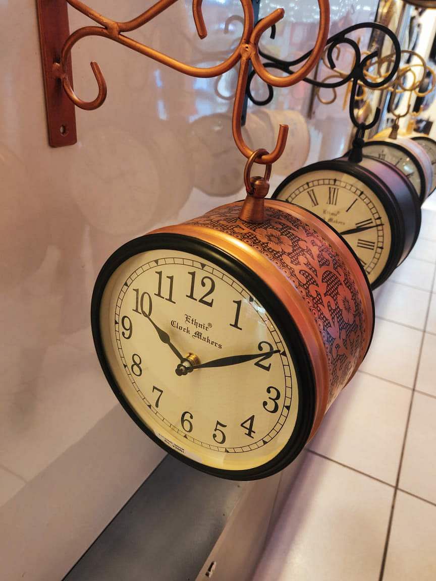 Clock,Alarm clock,Home accessories,Antique,Copper,Wall clock,Metal,Quartz clock,Interior design