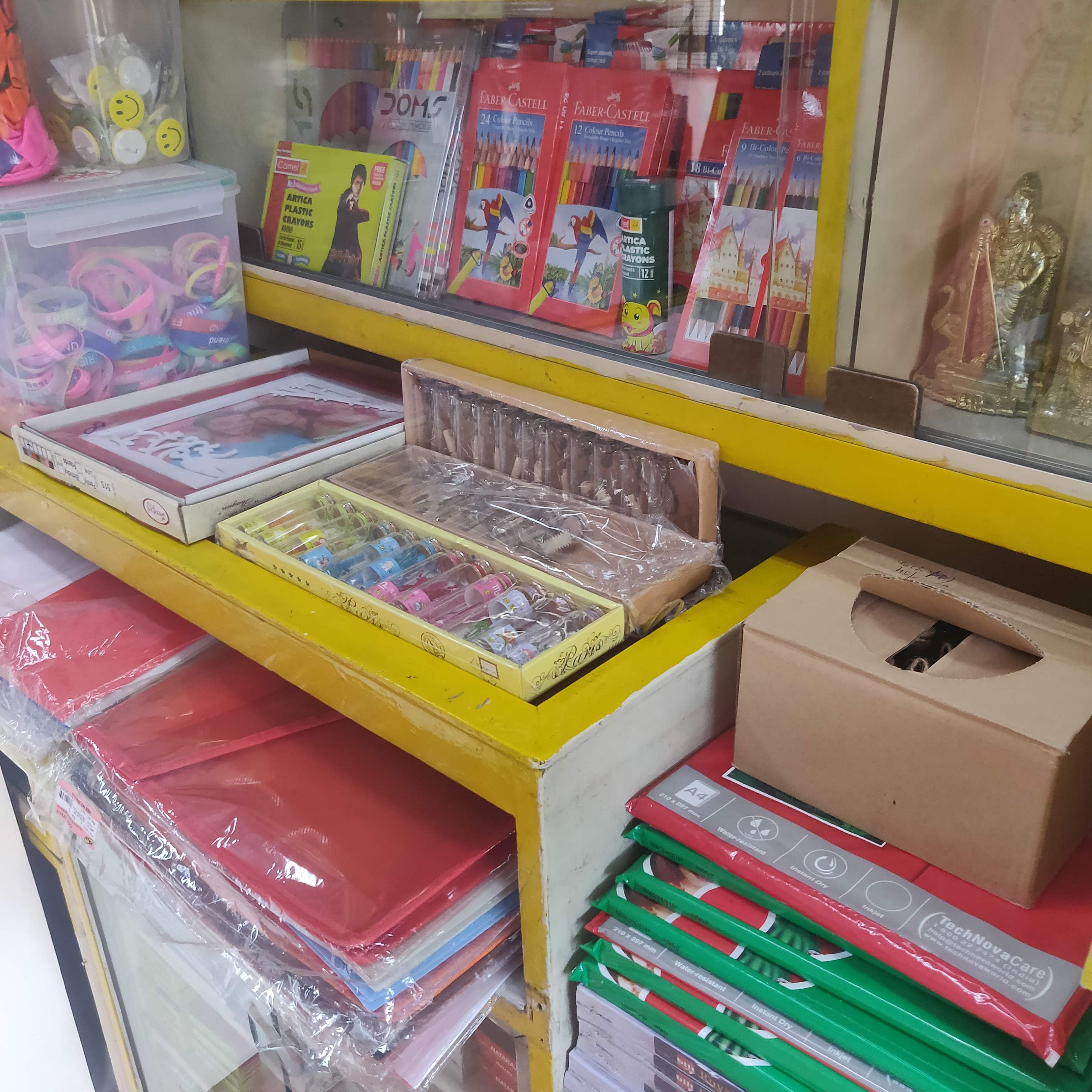 Furniture,Toy,Table,Shelf,Stationery,Collection