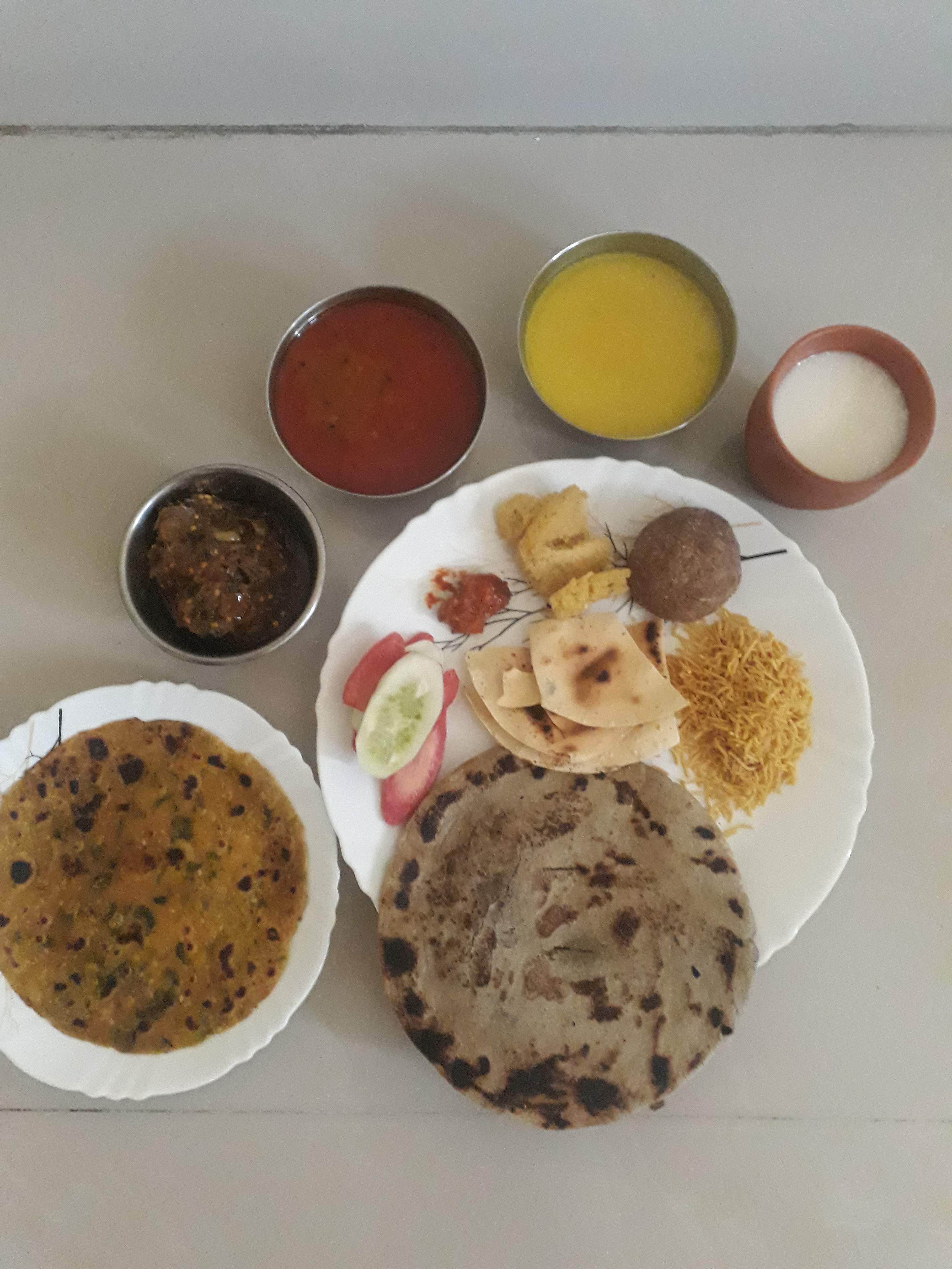 Dish,Food,Cuisine,Ingredient,Meal,Breakfast,Lunch,Roti,Bhakri,Naan