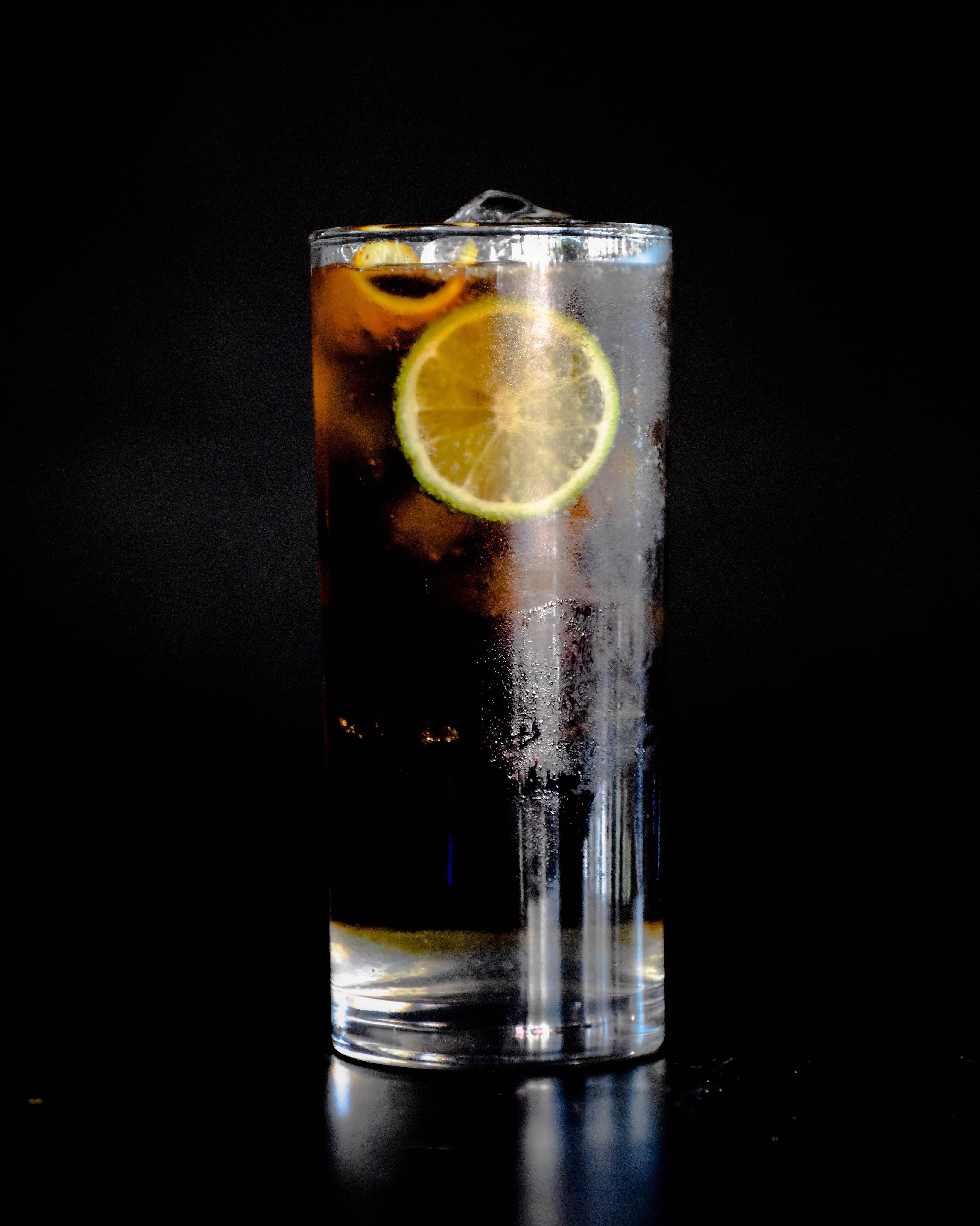 Drink,Highball glass,Alcoholic beverage,Distilled beverage,Highball,Sour,Old fashioned glass,Fizz,Gin and tonic,Beer cocktail