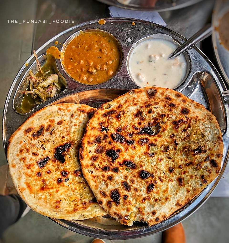 Dish,Food,Cuisine,Naan,Ingredient,Roti,Kulcha,Punjabi cuisine,Paratha,Chapati