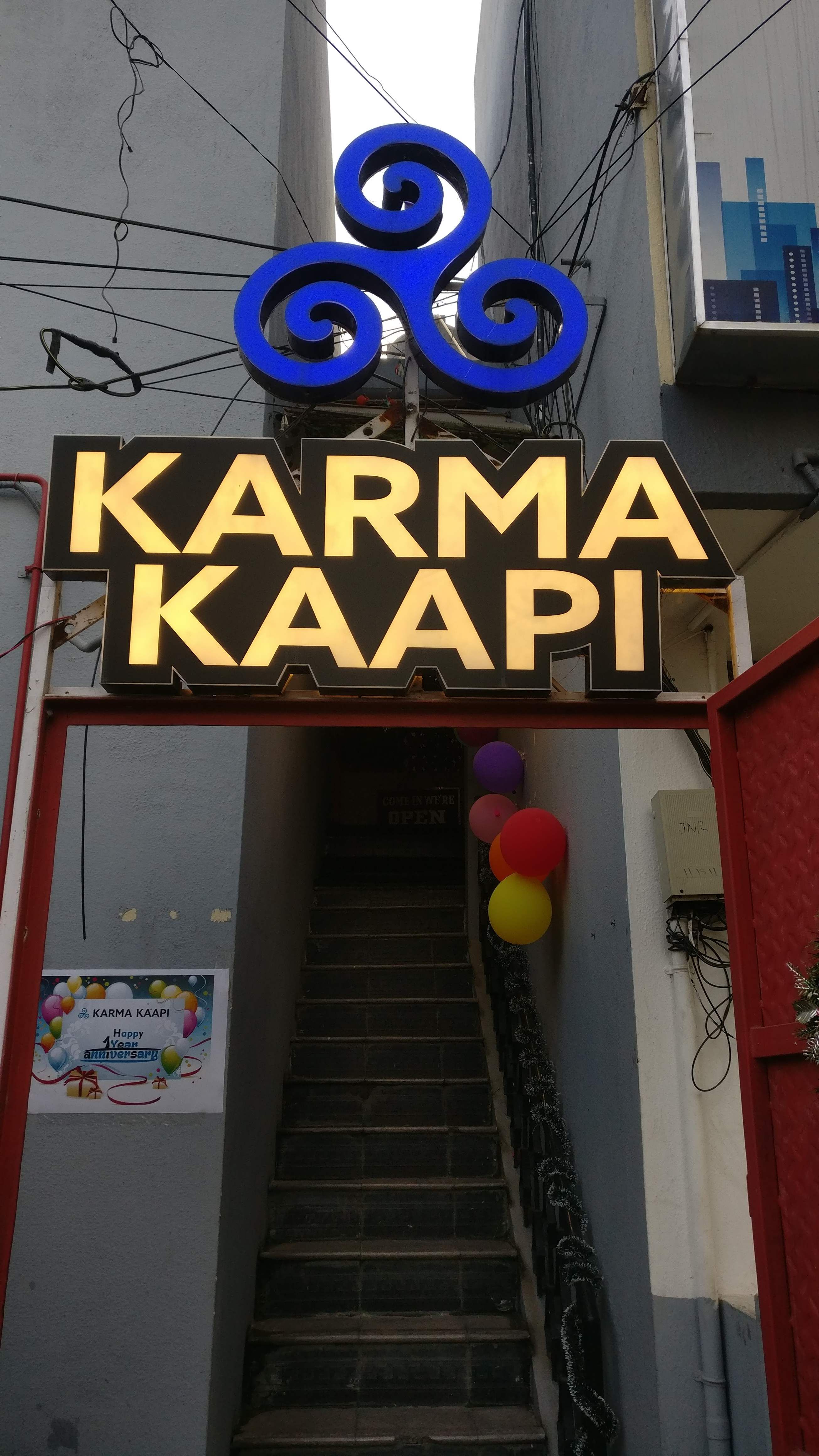 Font,Architecture,Signage,Building,Advertising,Neon,Sign,Facade,Restaurant,Electronic signage