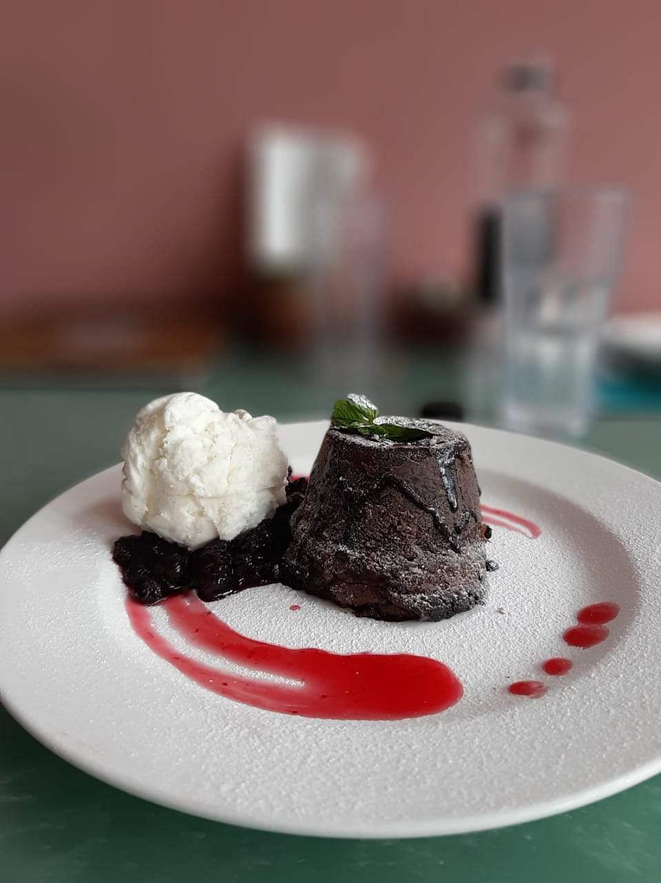 Dish,Food,Cuisine,Chocolate brownie,Ingredient,Dessert,Flourless chocolate cake,Chocolate cake,Chocolate,À la carte food