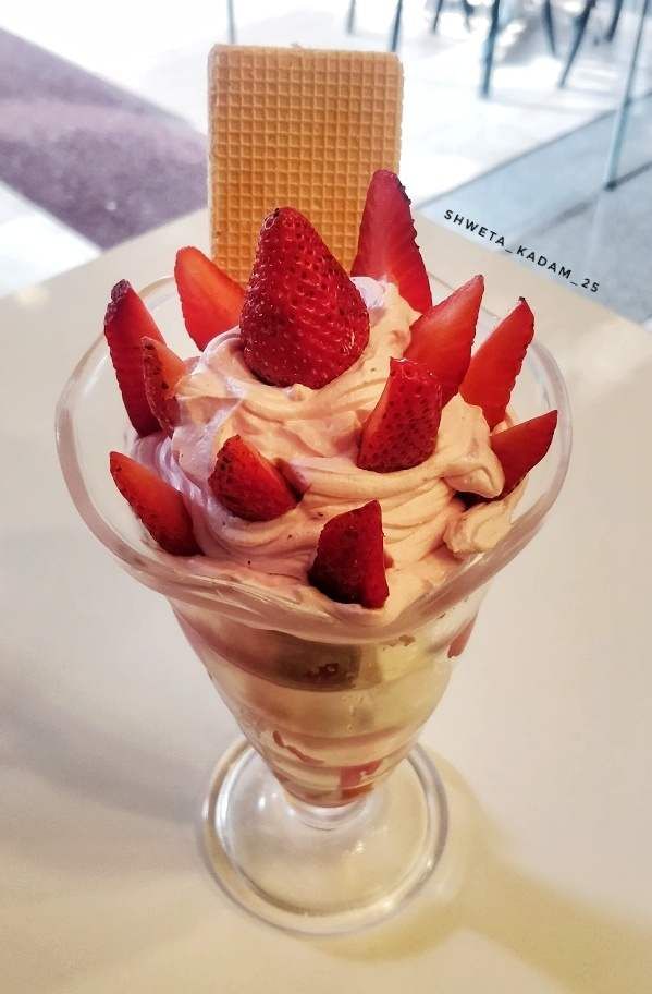 Food,Cuisine,Frozen dessert,Dish,Sundae,Dessert,Ice cream,Whipped cream,Ingredient,Cream