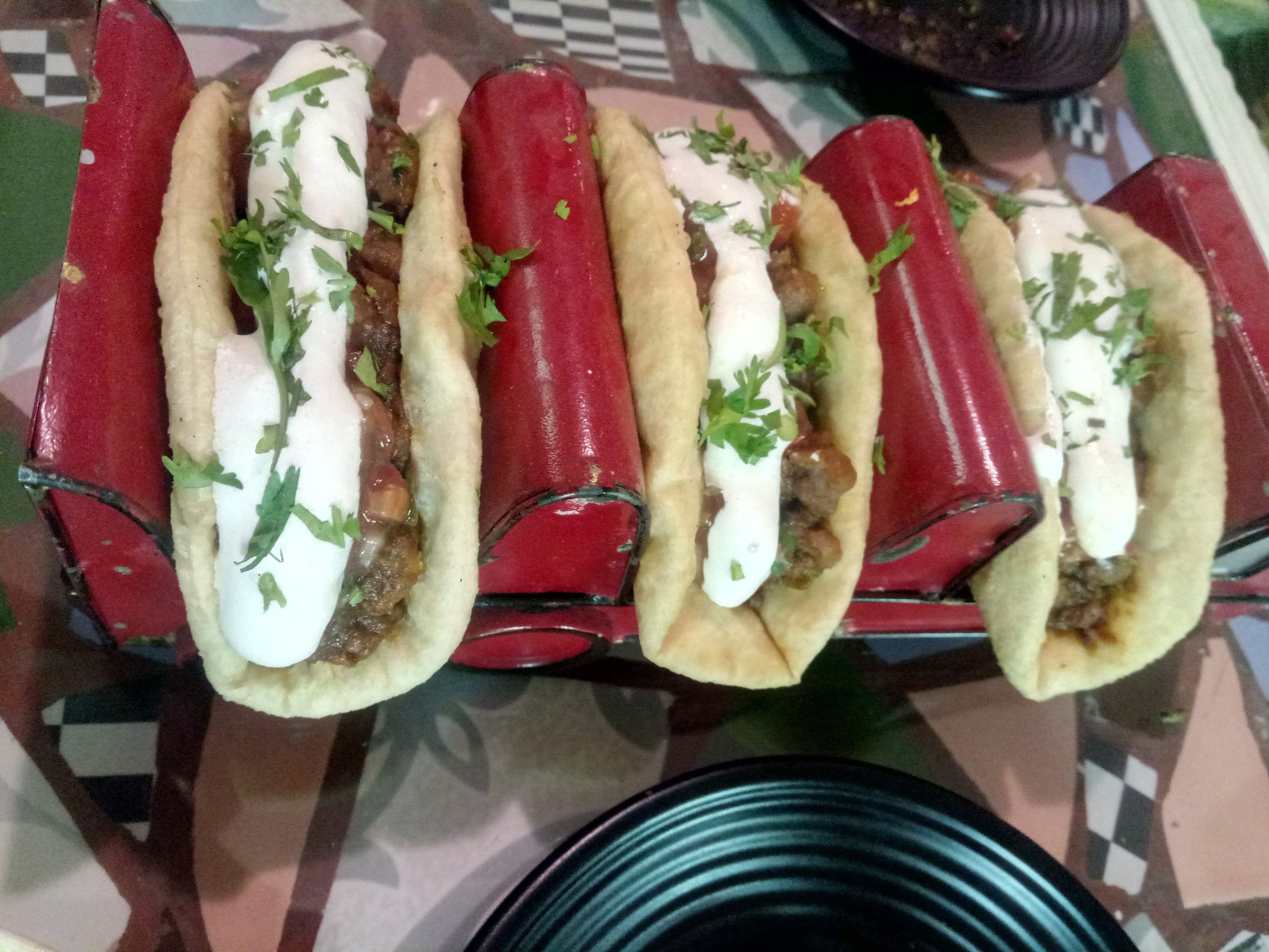 Food,Dish,Cuisine,Bratwurst,Fast food,Hot dog bun,Ingredient,Choripán,Hot dog,Sausage