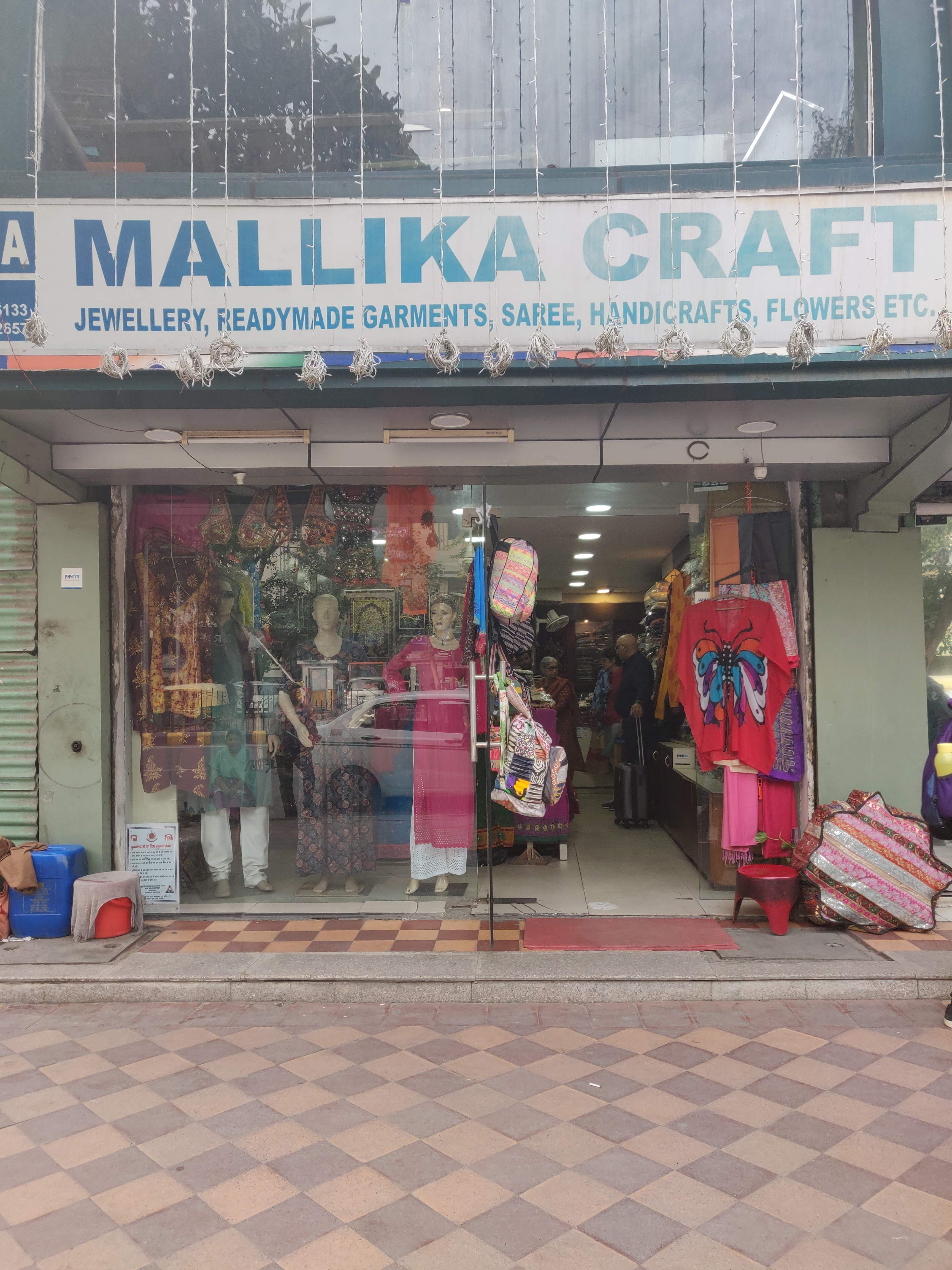 Building,Outlet store,Facade,Vacation,Street,Retail,Tourism,Shopping