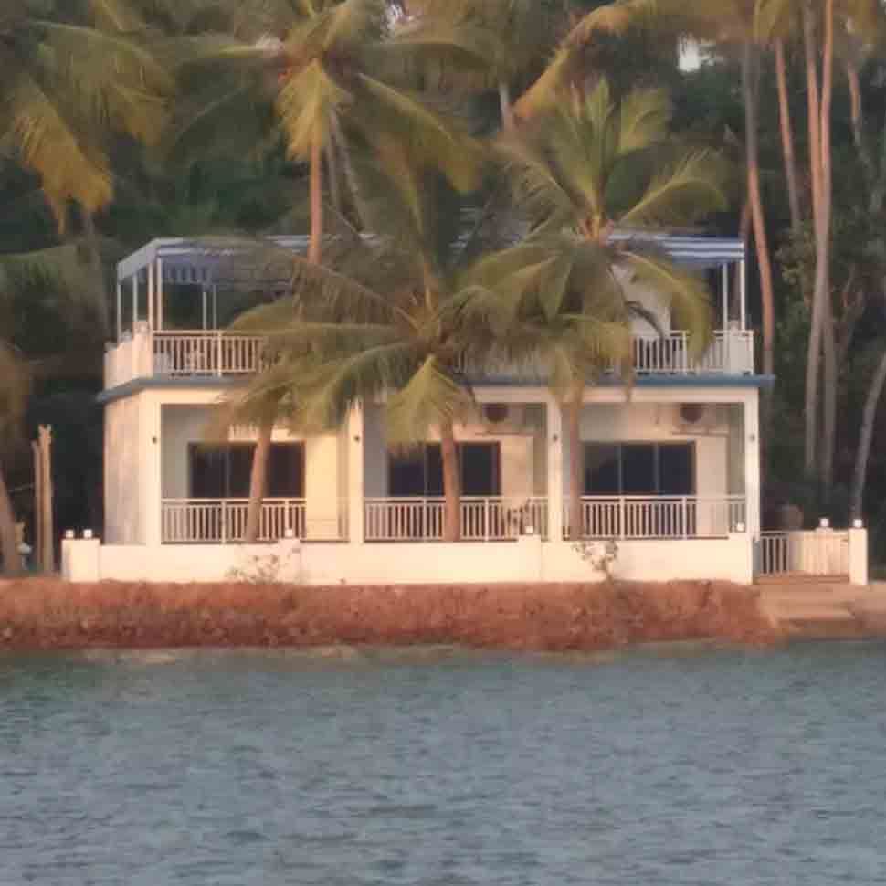 Home,Property,House,Real estate,Mansion,Estate,Building,Villa,Tree,Cottage