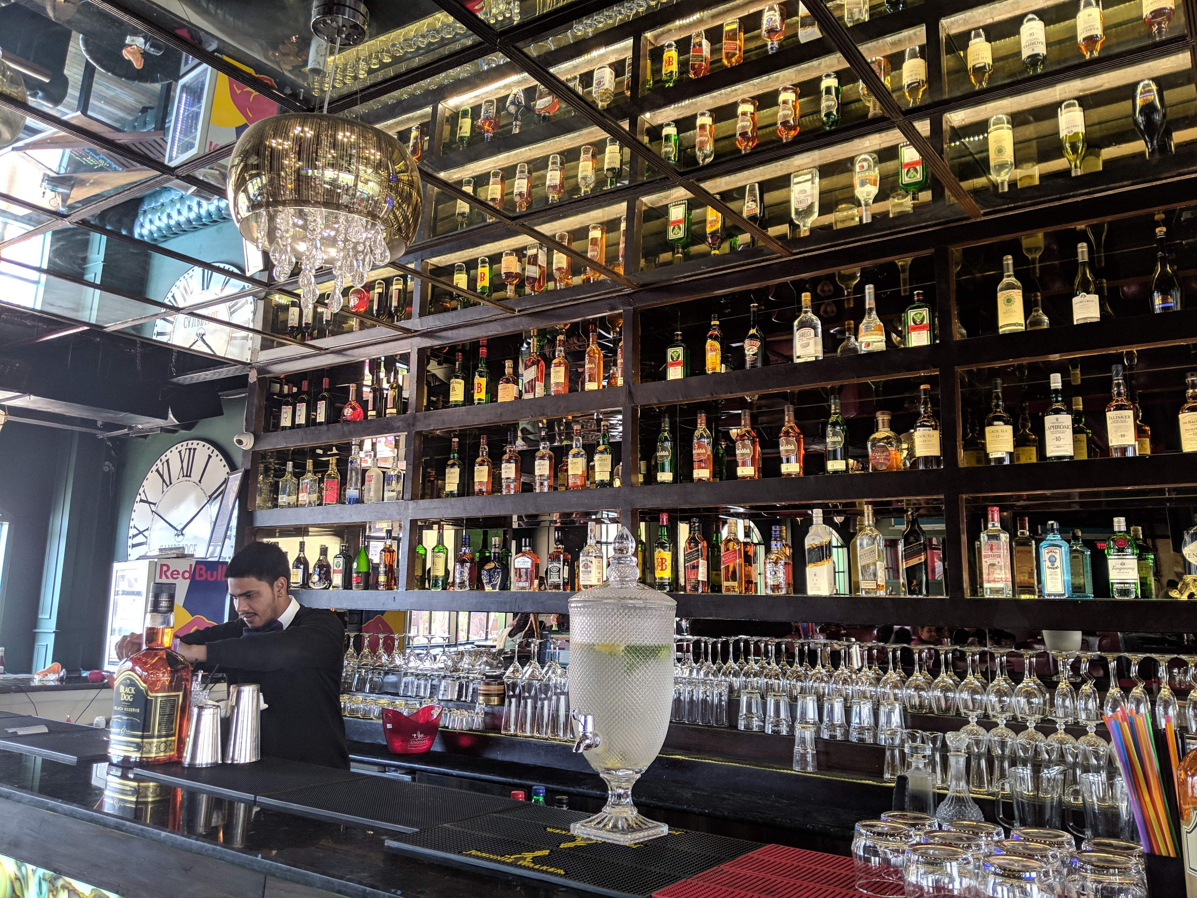 Building,Bar,Distilled beverage,Alcohol,Barware,Liquor store,Liqueur,Pub,Drink