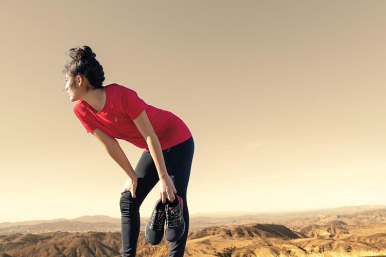 Standing,Physical fitness,Leg,Knee,Joint,Shoulder,Sportswear,Human body,Balance,Photography