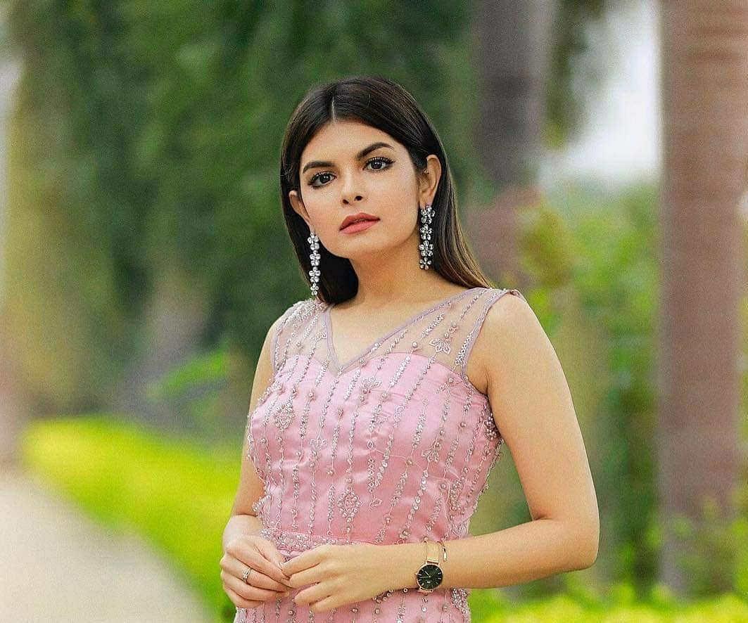 Lady,Clothing,Skin,Beauty,Pink,Photo shoot,Neck,Dress,Formal wear,Photography