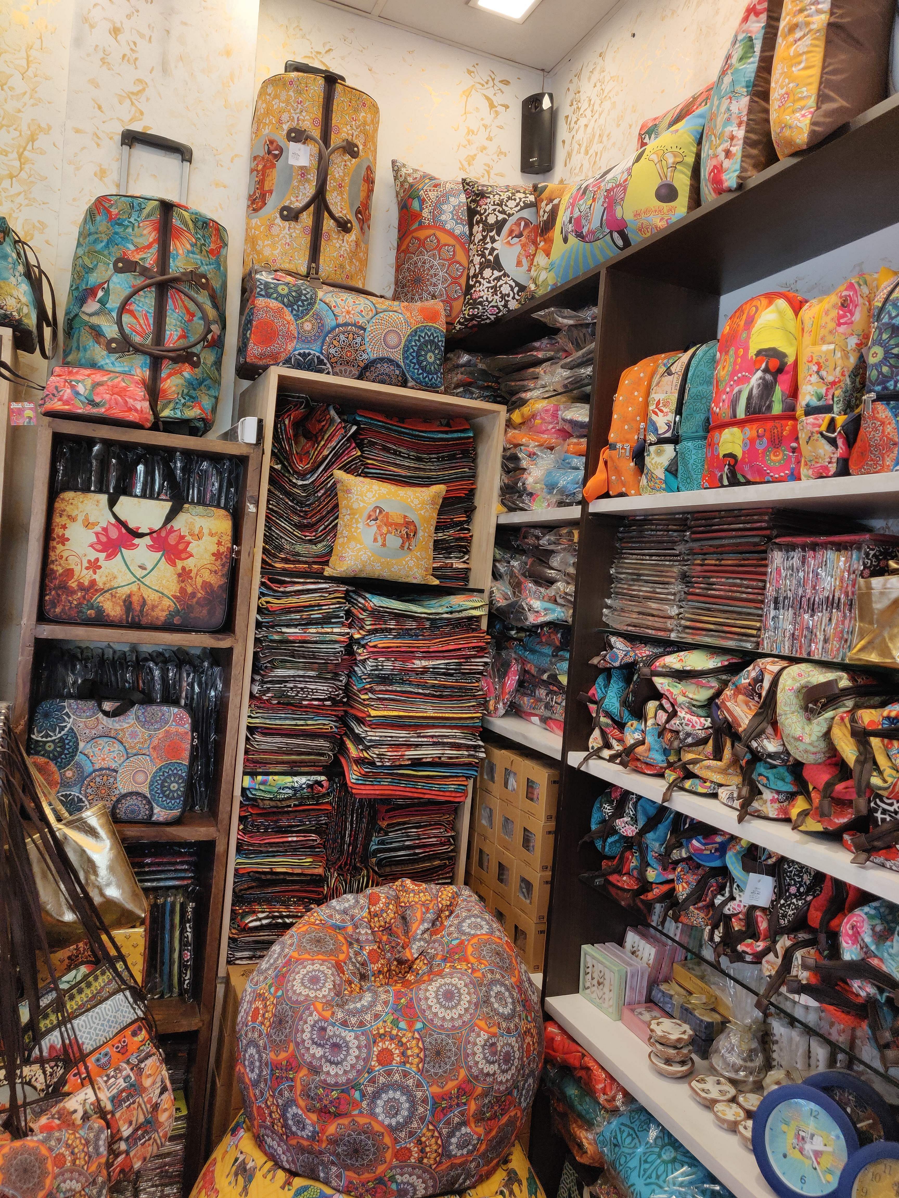 Collection,Textile,Art,Bazaar,City,Visual arts,Building,Souvenir