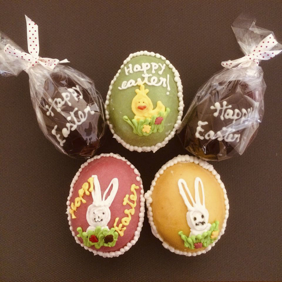 Easter egg,Easter,Food,Easter bunny,Holiday,Event,Party favor,Sweetness,Lebkuchen,Christmas ornament