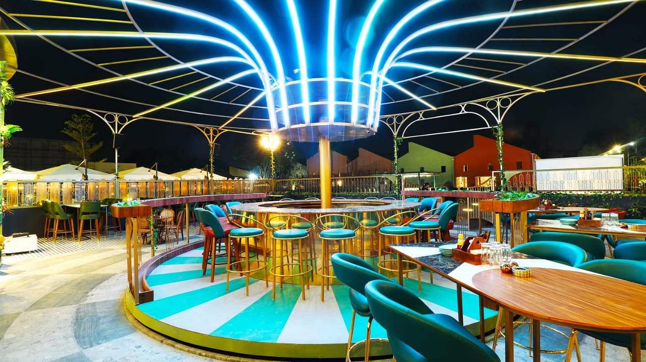 Leisure centre,Leisure,Amusement park,Swimming pool,Lighting,Building,Water park,Resort,Architecture,Recreation