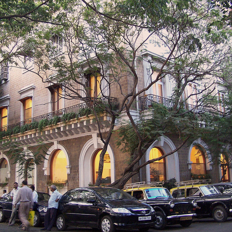 Land vehicle,Vehicle,Car,Luxury vehicle,Mid-size car,Transport,Tree,Town,Urban area,Architecture