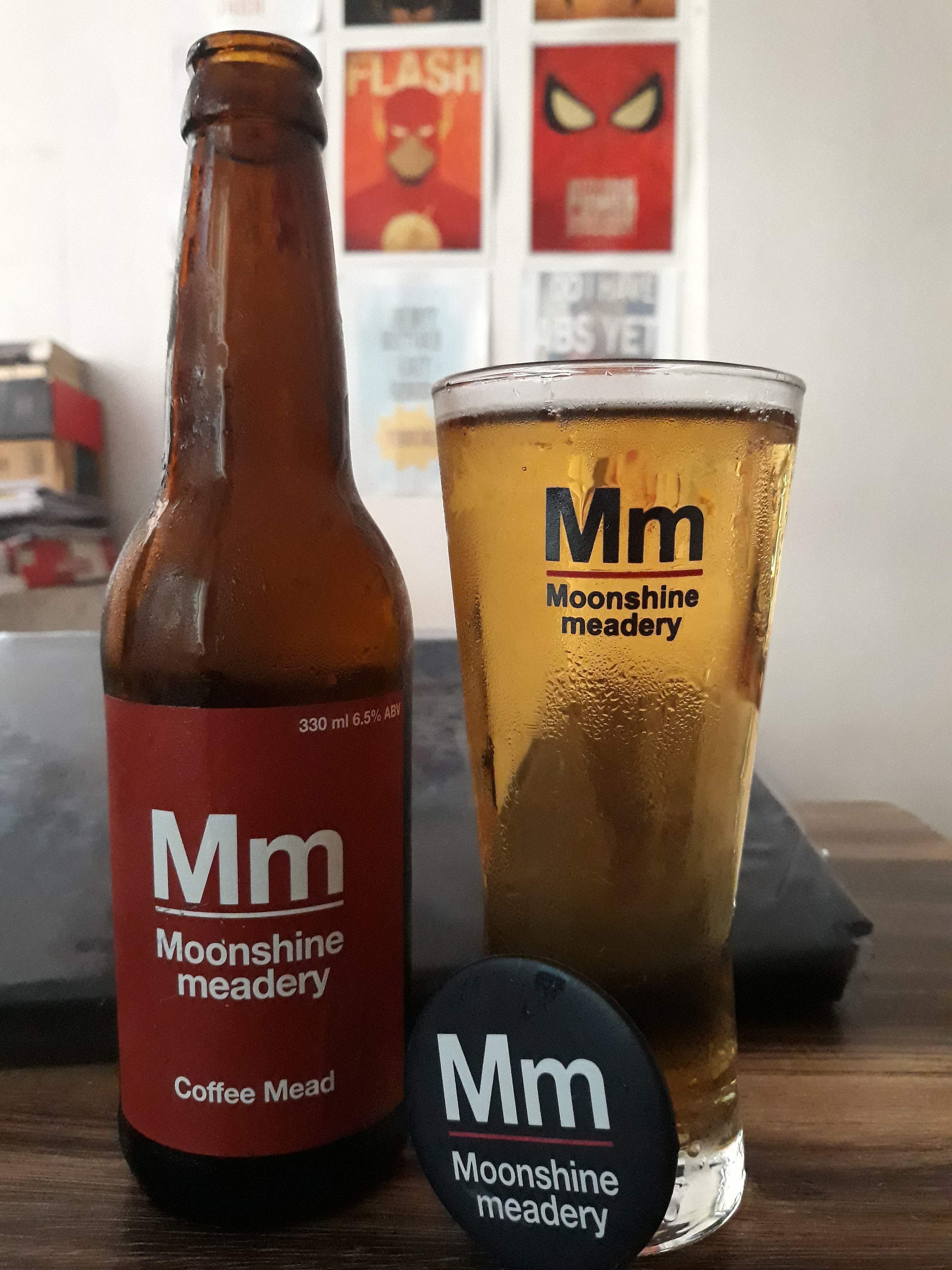 Drink,Bottle,Beer,Glass bottle,Beer bottle,Alcoholic beverage,Pint glass,Lager,Ale,Apple beer