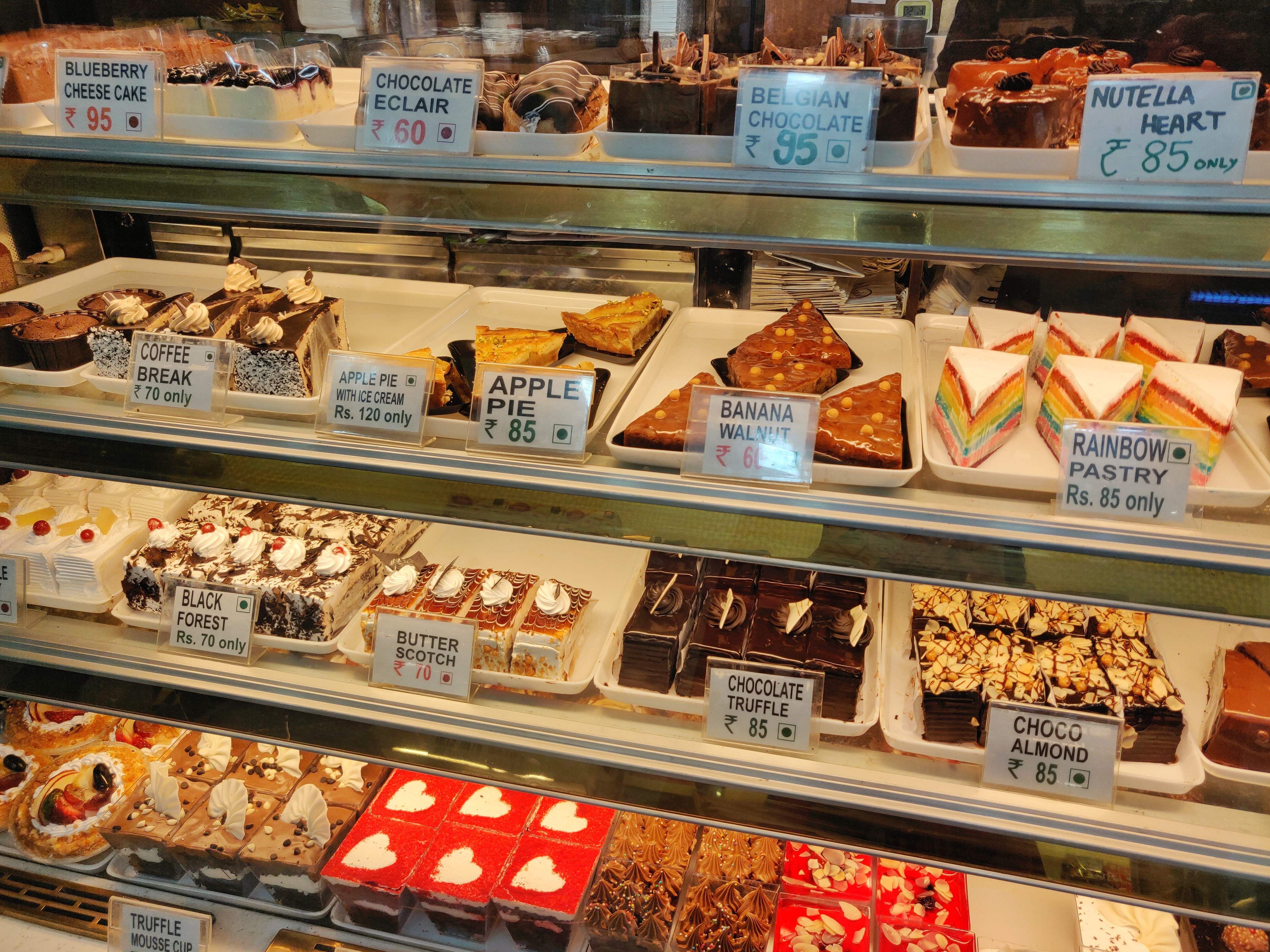 Bakery,Pâtisserie,Food,Cuisine,Delicatessen,Convenience food,Pastry,Snack,Baked goods,Sweetness