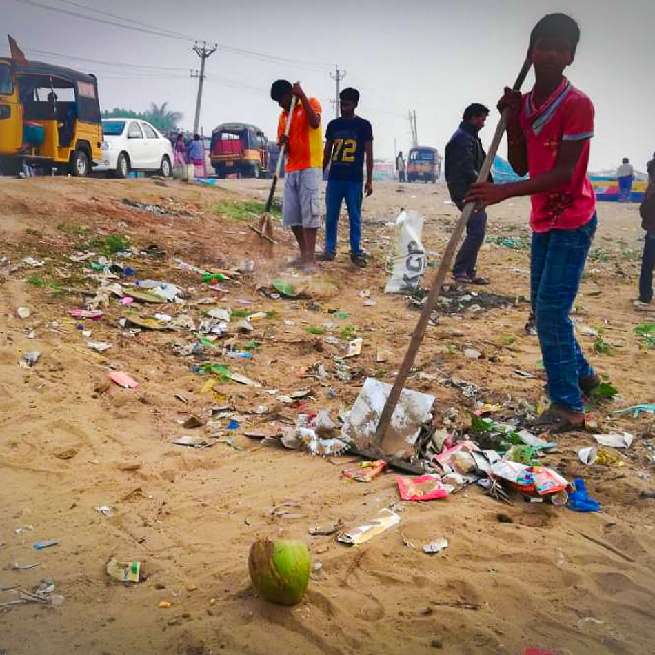 Community,Adaptation,Litter,Fun,Pollution,Waste,Tree,Play,Child,Plastic