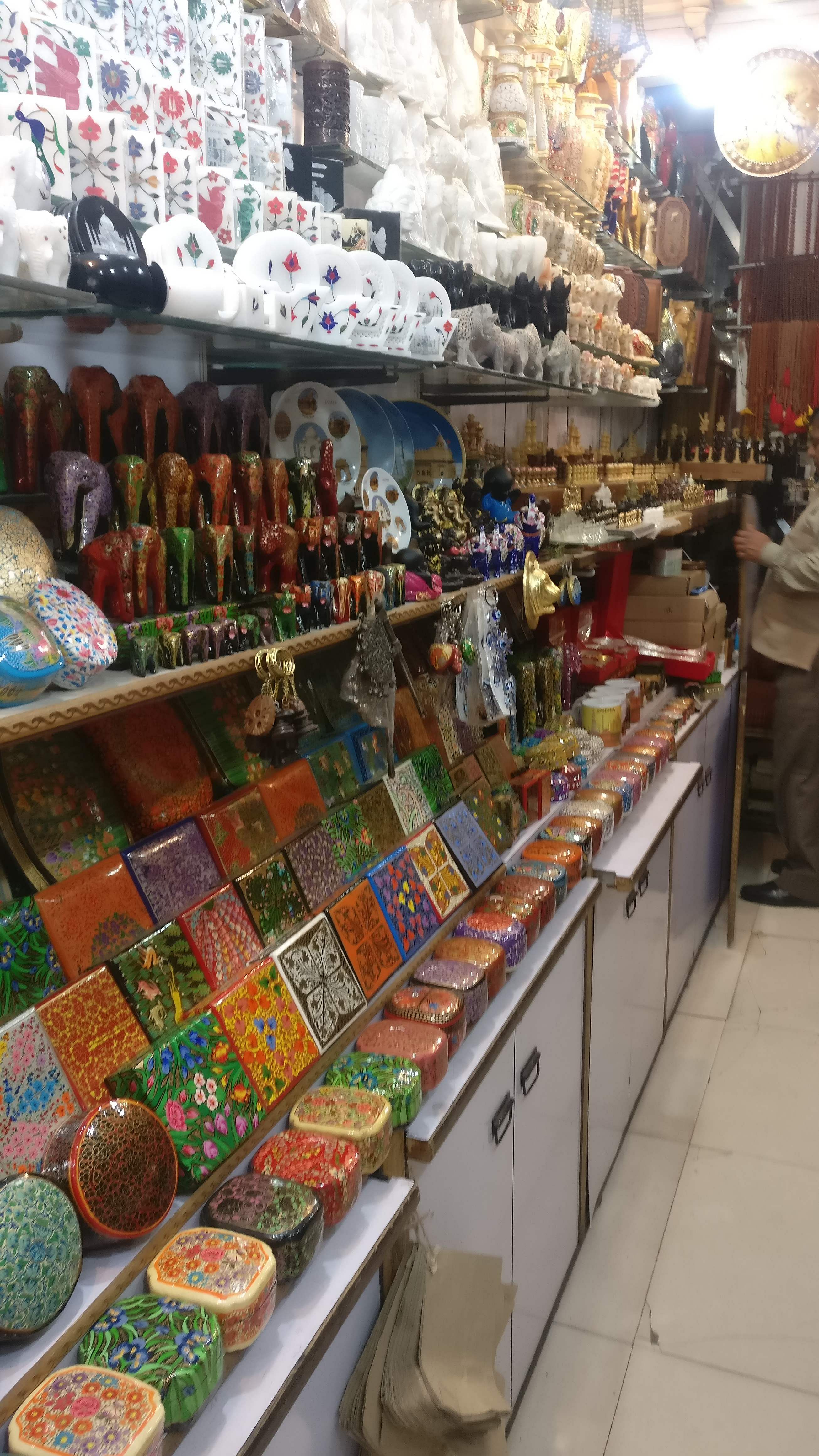 Market,Marketplace,Bazaar,Retail,Grocery store,Public space,Selling,Convenience store,Convenience food,Delicatessen