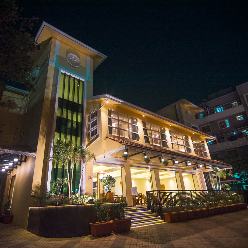 Night,Building,Sky,Architecture,Mixed-use,Light,Property,Home,Landmark,Lighting