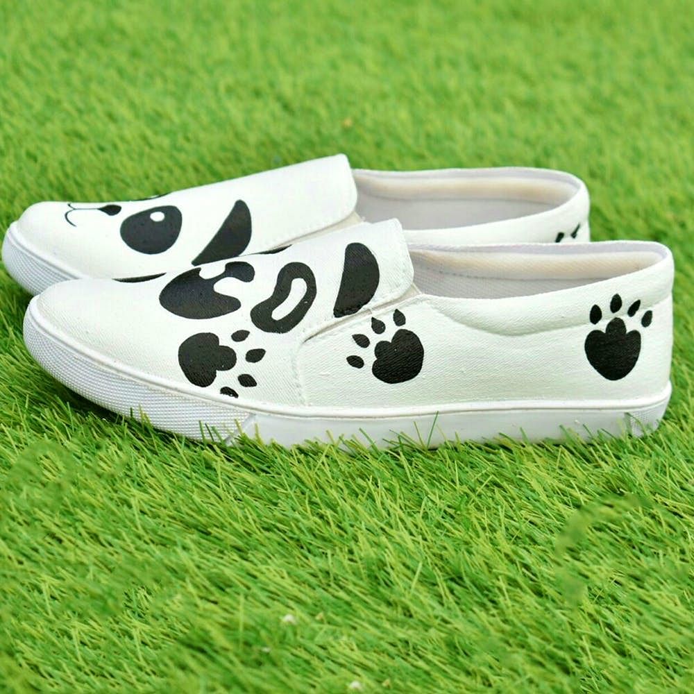 Footwear,White,Shoe,Grass,Font,Plimsoll shoe,Sneakers,Brand,Athletic shoe,Games