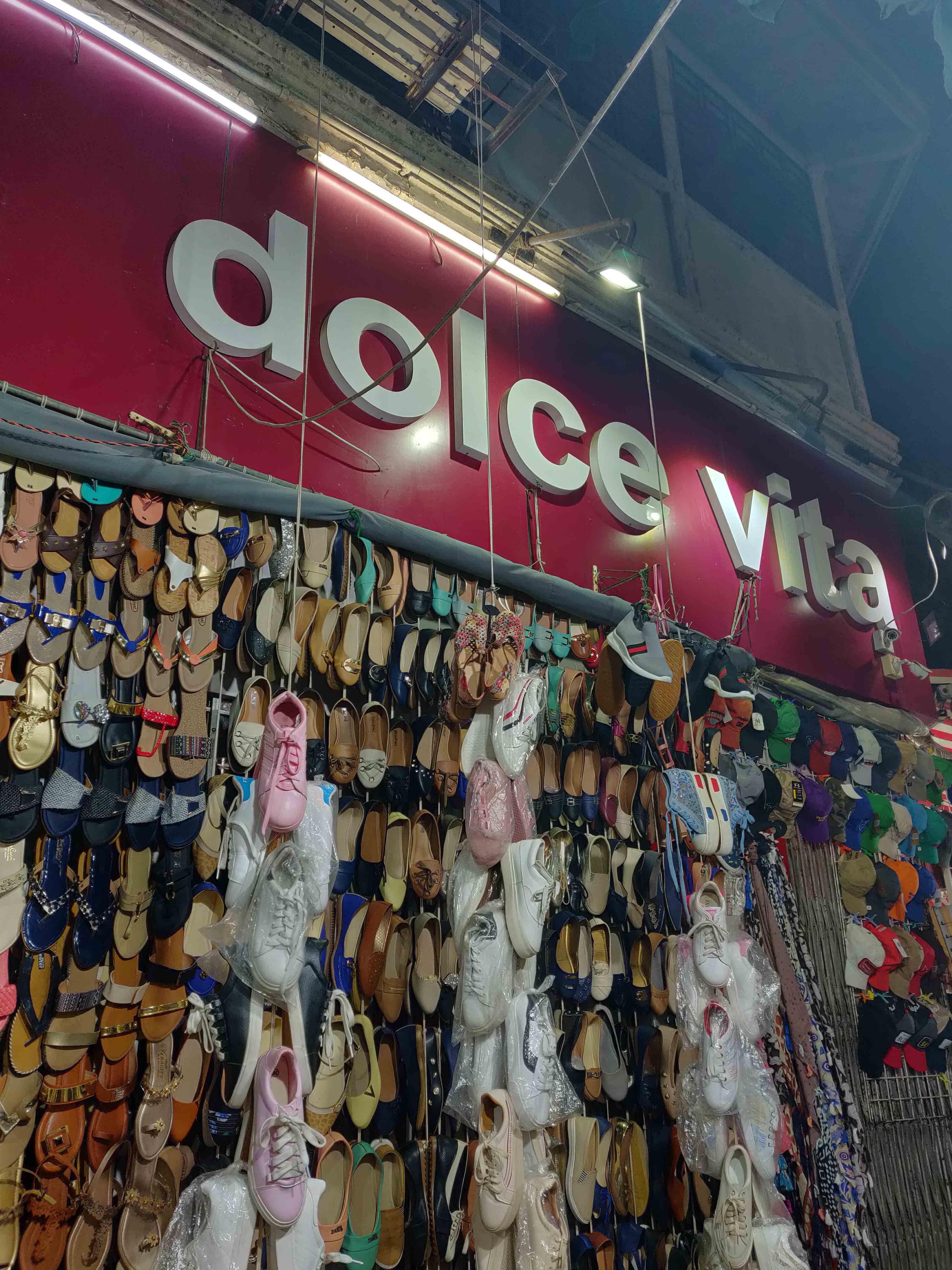 Retail,Outlet store,Building,Bazaar,Shopping,City,Market,Shoe,Metal