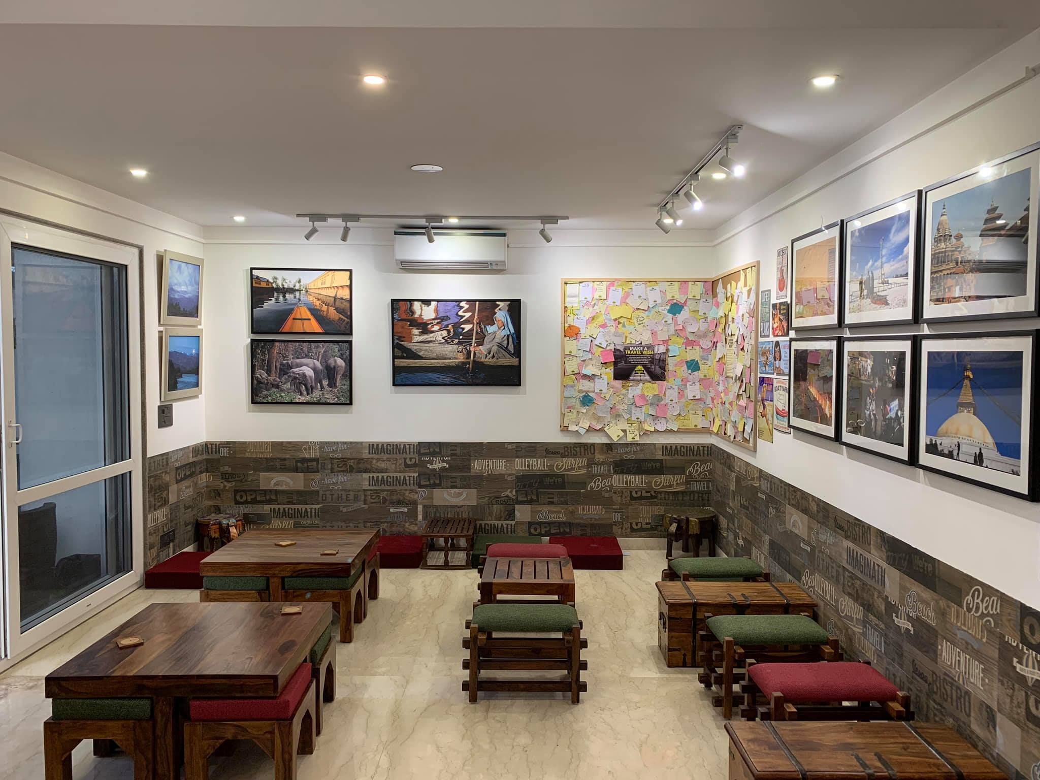 Interior design,Room,Building,Property,Ceiling,Furniture,House,Living room,Table,Architecture