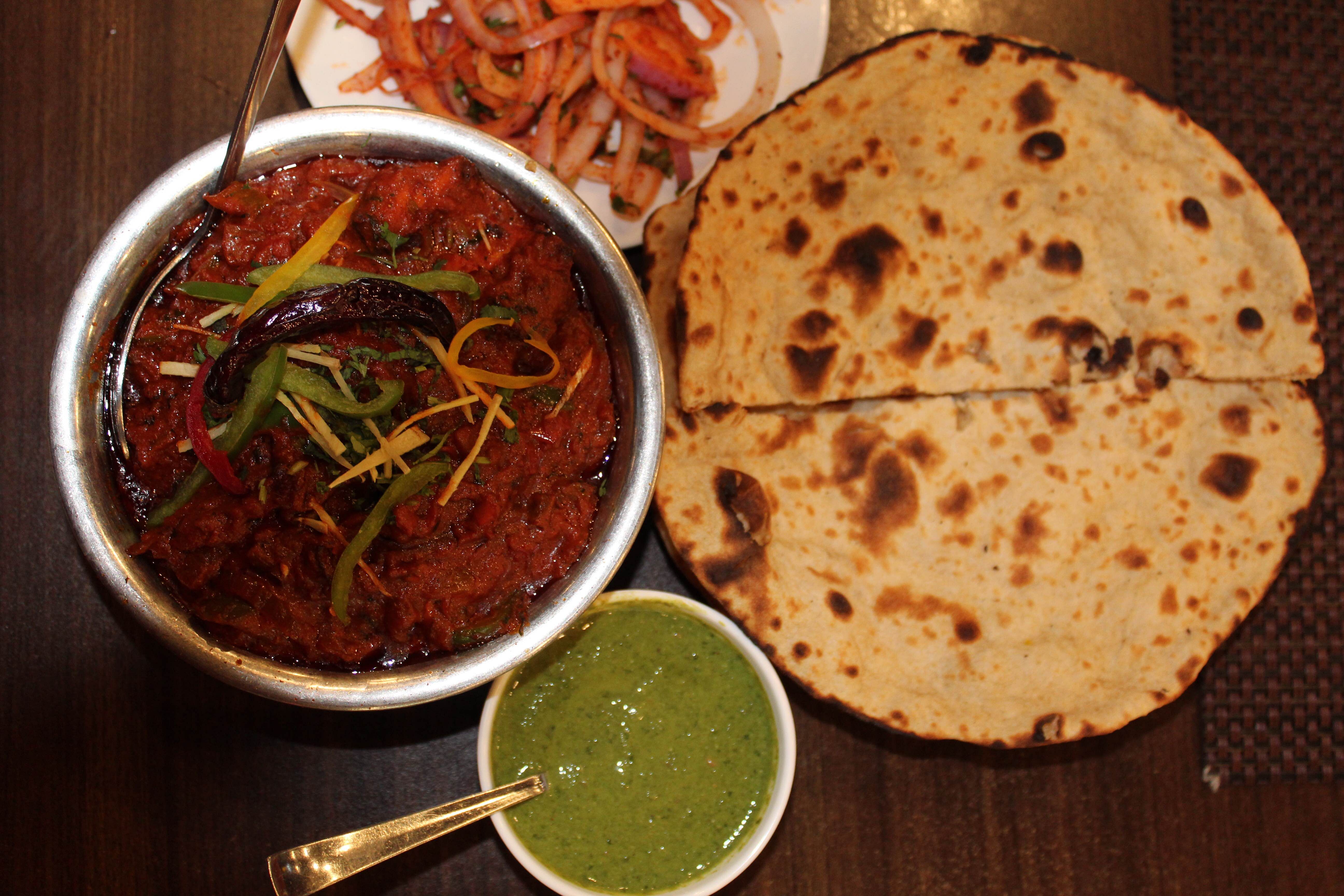 Dish,Food,Cuisine,Ingredient,Naan,Roti,Punjabi cuisine,Produce,Flatbread,Chapati