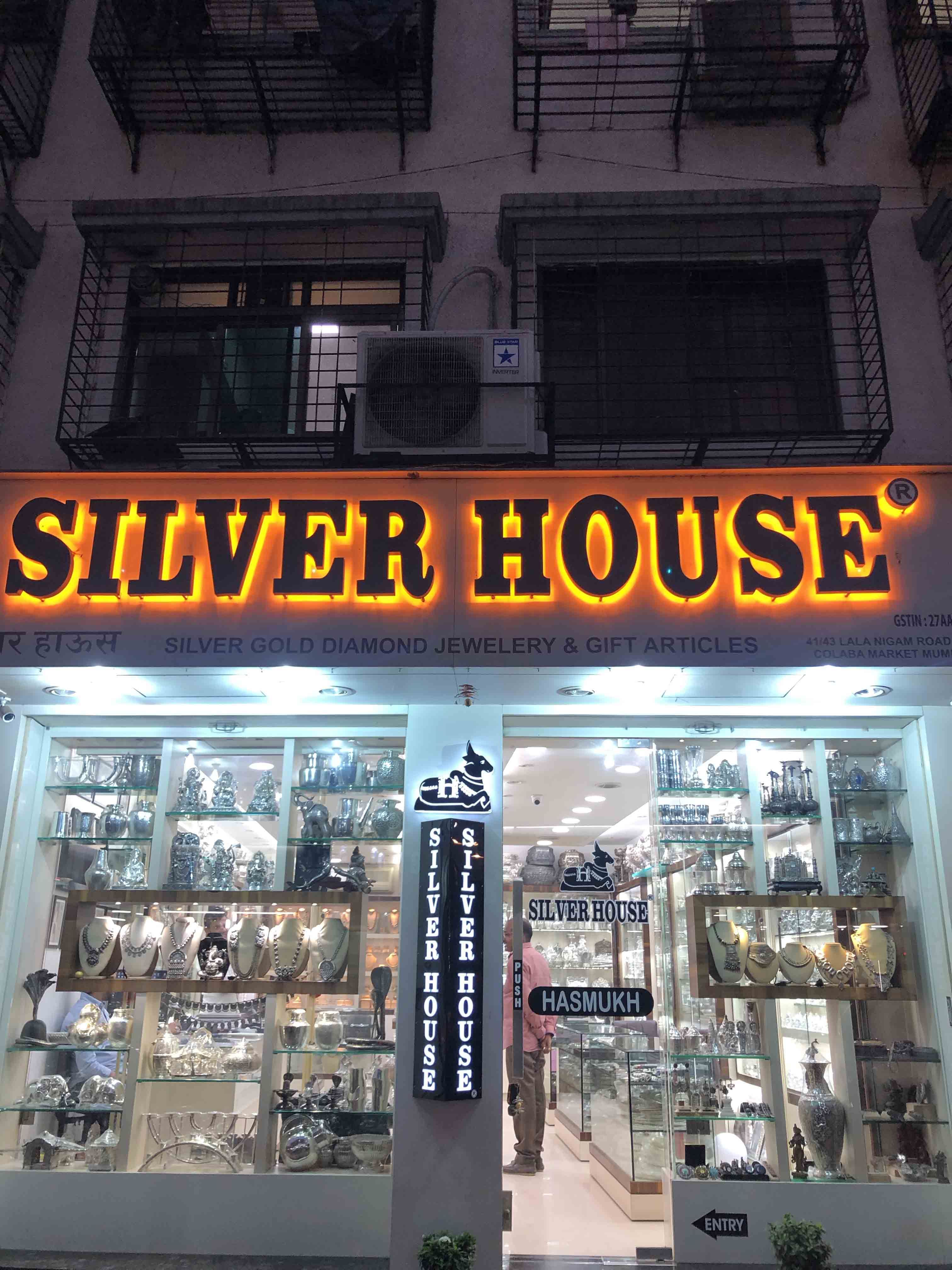 Building,Signage,Electronic signage,Outlet store