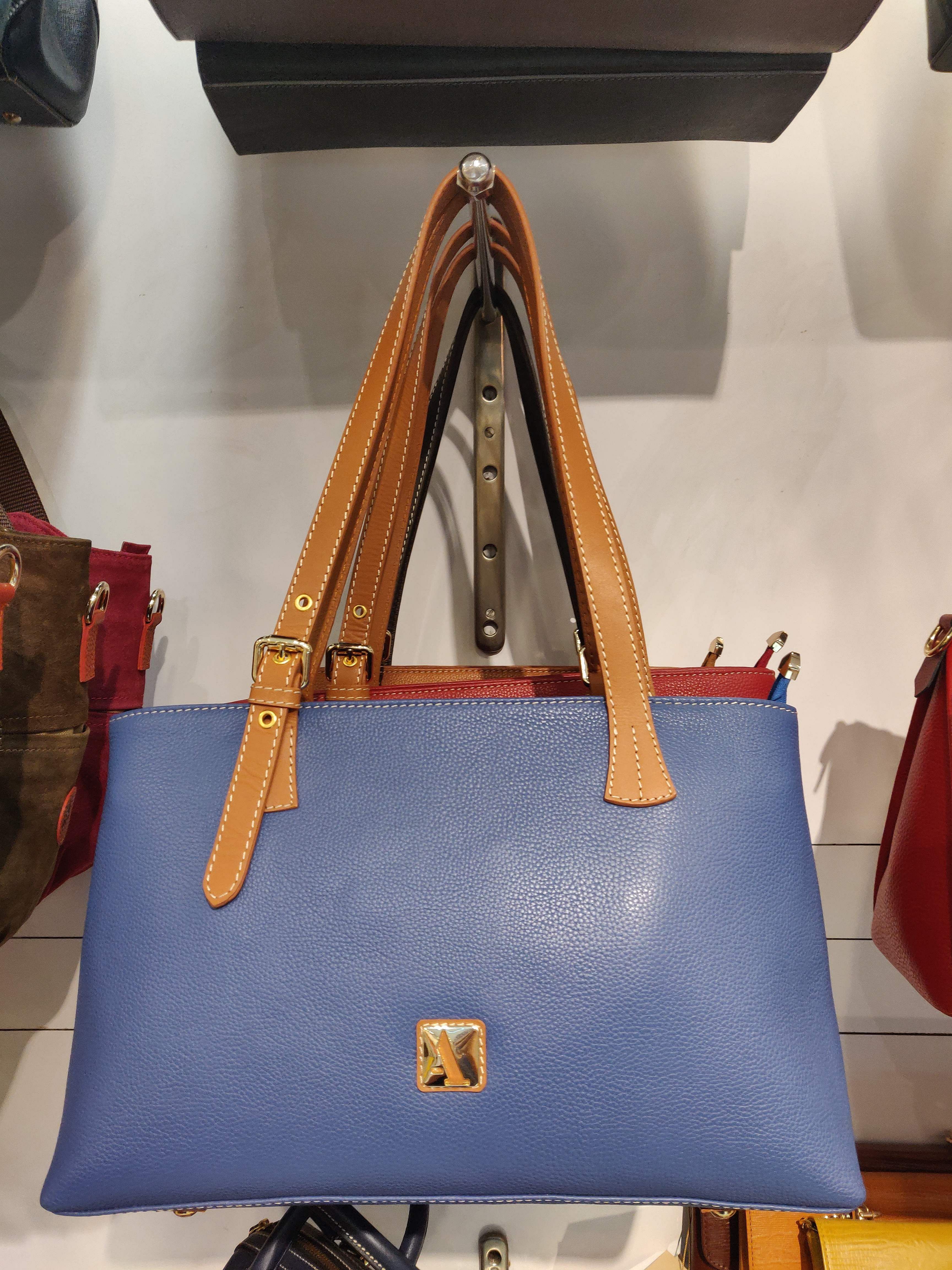 Handbag,Bag,Blue,Leather,Fashion accessory,Brown,Electric blue,Orange,Fashion,Tote bag