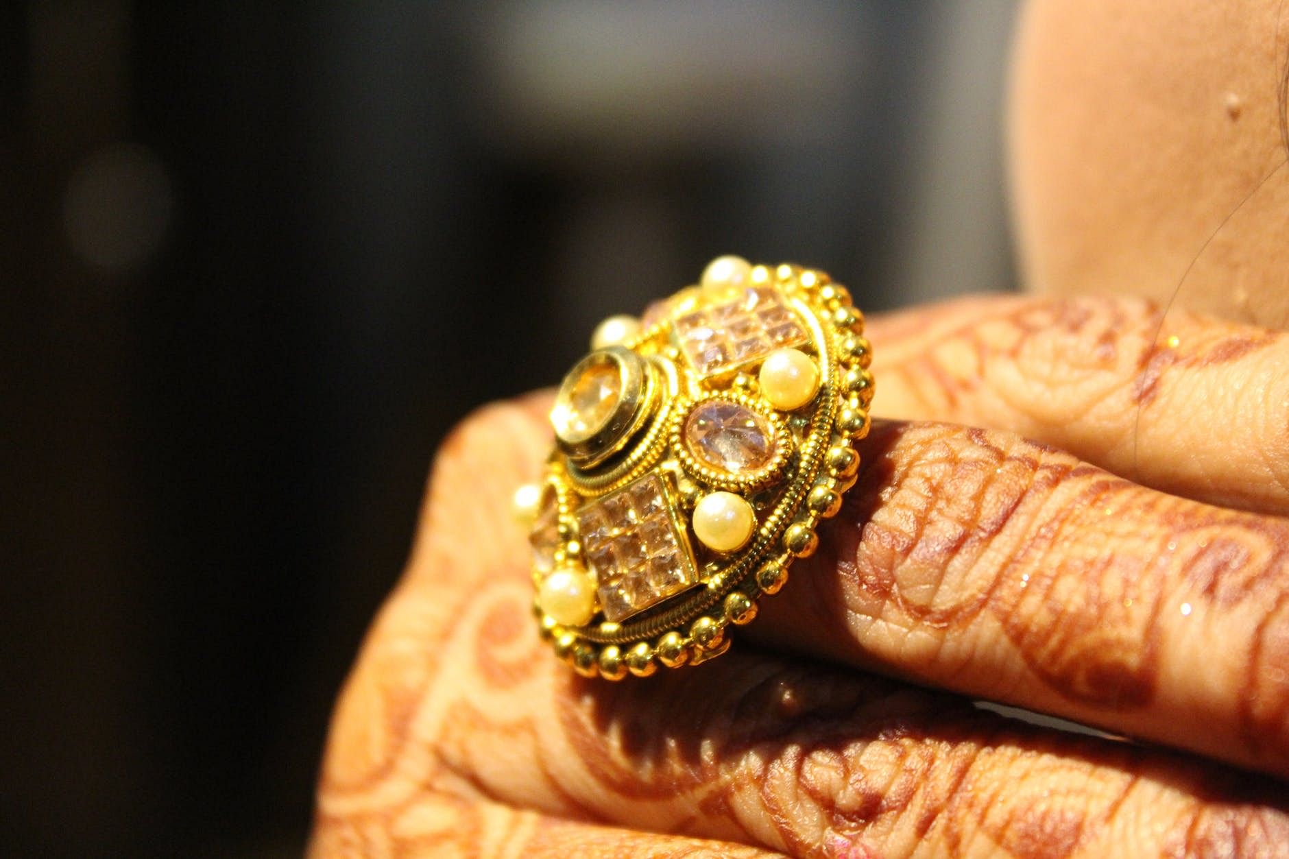 Ring,Gold,Jewellery,Fashion accessory,Finger,Yellow,Engagement ring,Close-up,Metal,Diamond
