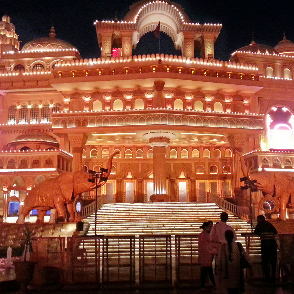 Landmark,Night,Architecture,Hindu temple,Building,Temple,Sky,Shrine,Temple,Historic site