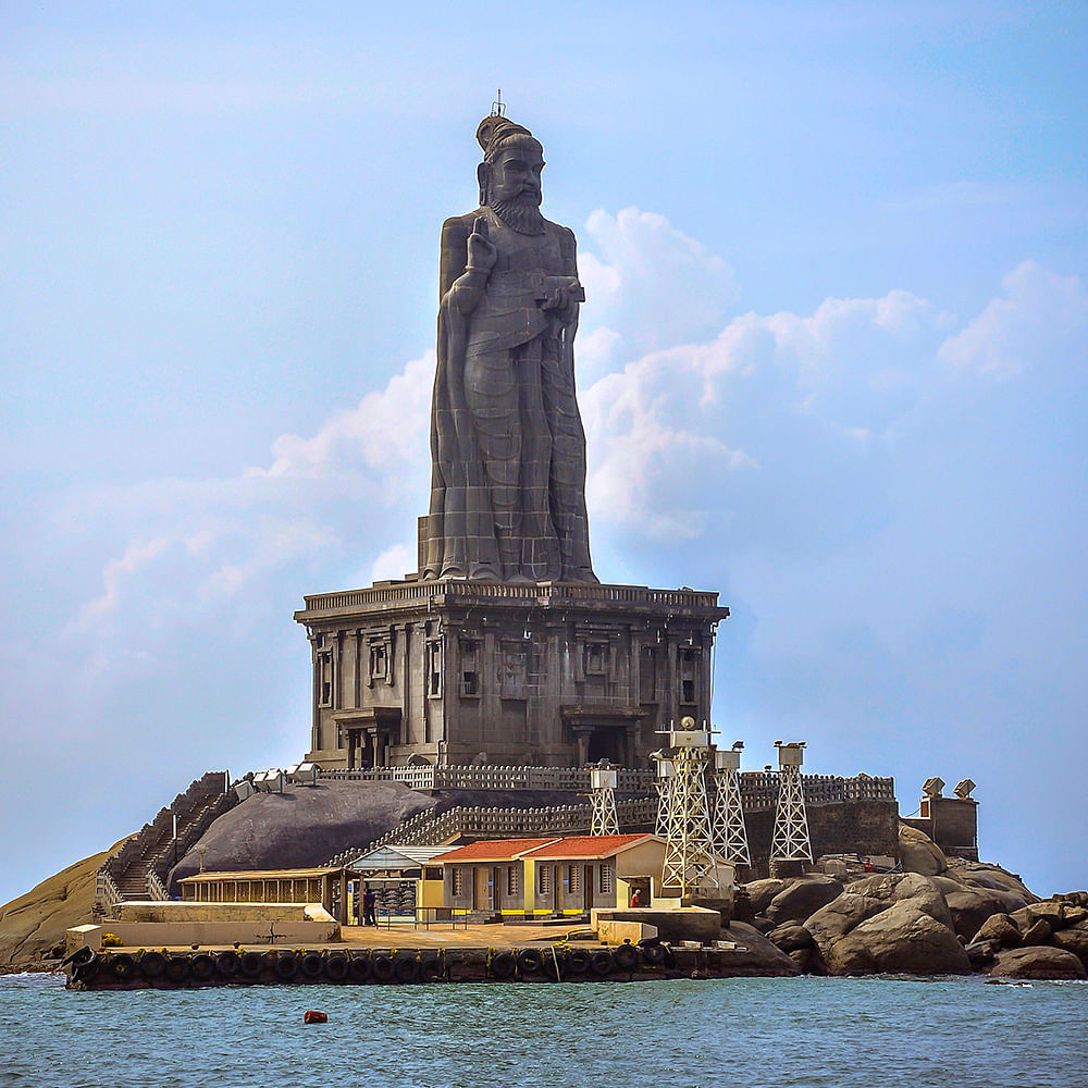 Landmark,Statue,Monument,Water,Memorial,Sky,National historic landmark,Tower,Sculpture,Tourism