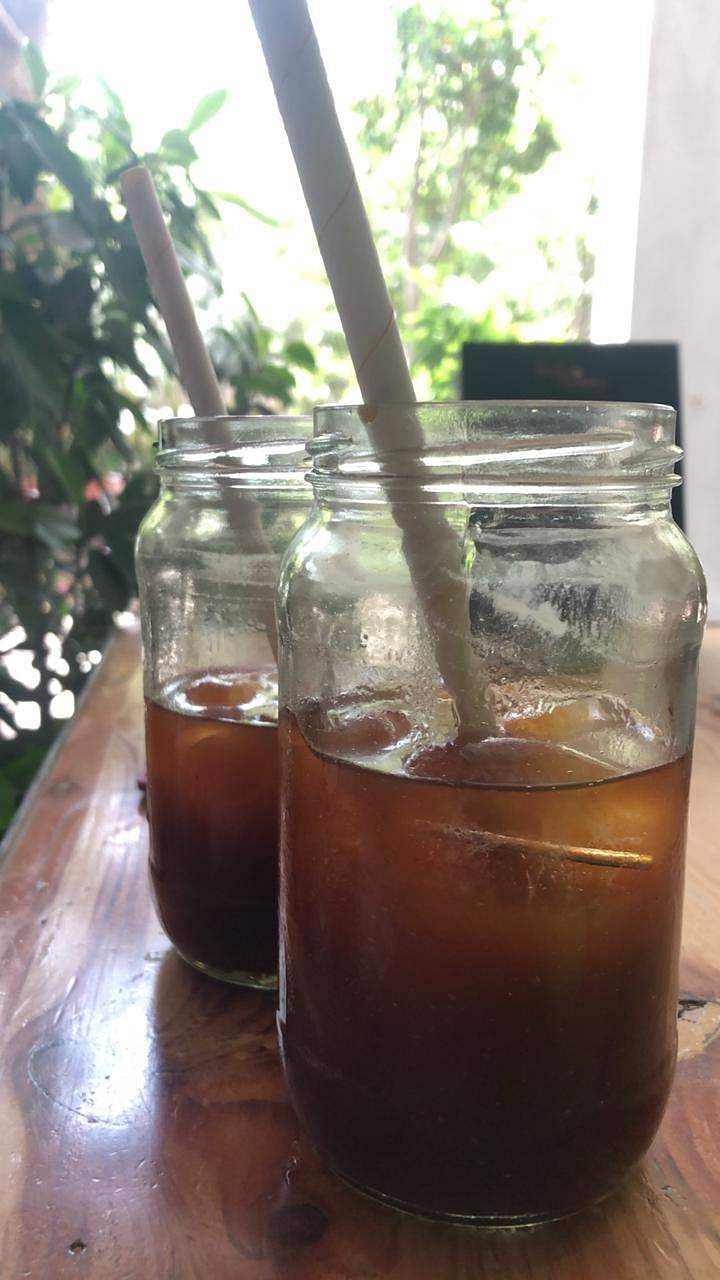 Drink,Mason jar,Kombucha,Juice,Cuba libre,Iced tea,Food,Ingredient,Caramel color,Tea