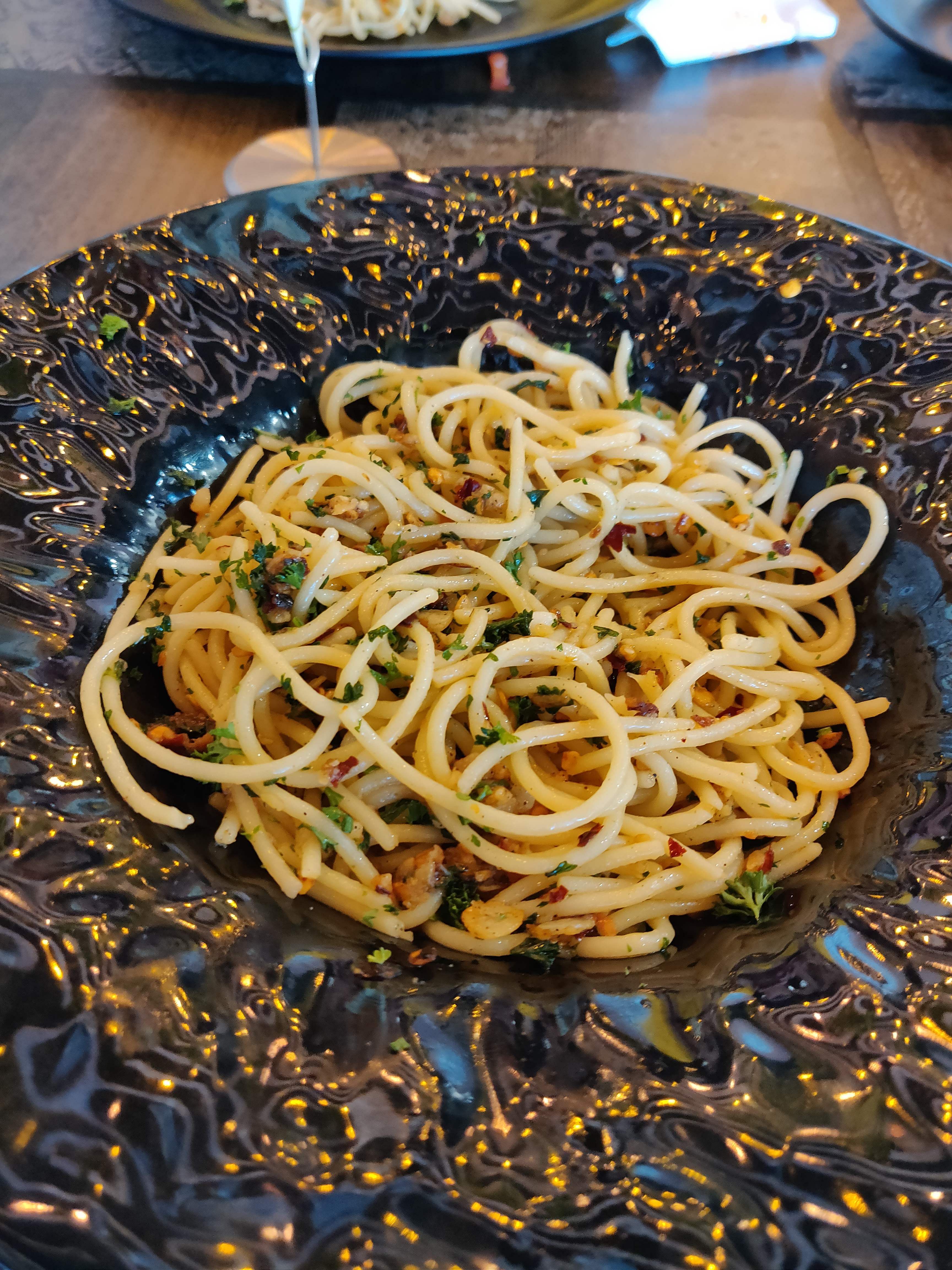 Dish,Cuisine,Food,Al dente,Noodle,Fried noodles,Spaghetti,Bigoli,Taglierini,Spaghetti aglio e olio