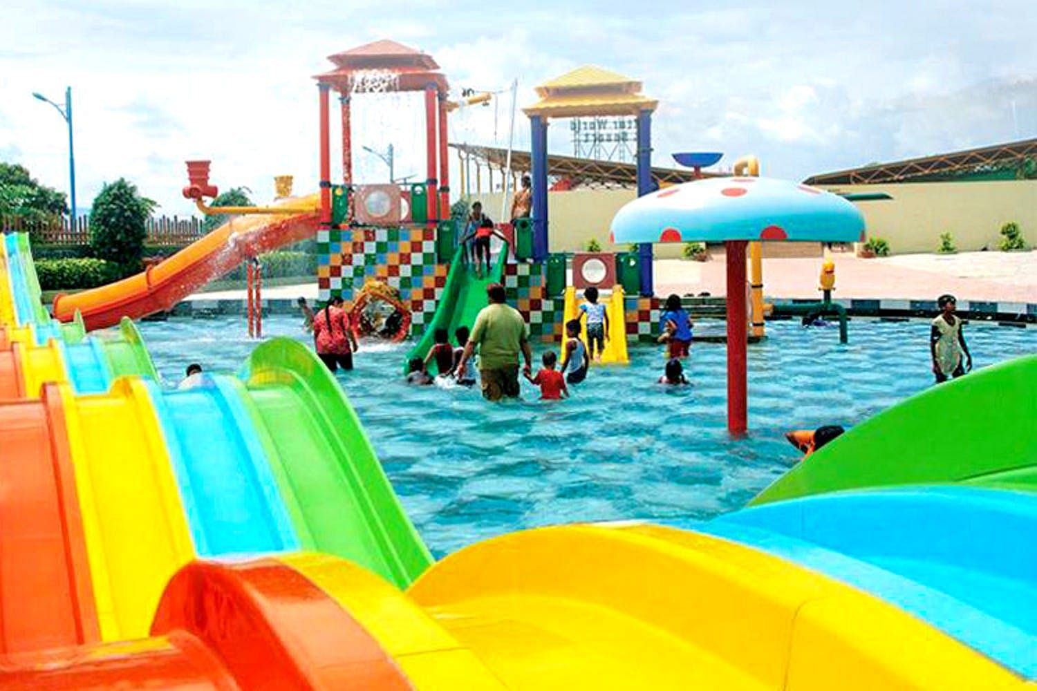 Water park,Fun,Leisure,Chute,Amusement park,Playground,Public space,Outdoor play equipment,Aqua,Recreation