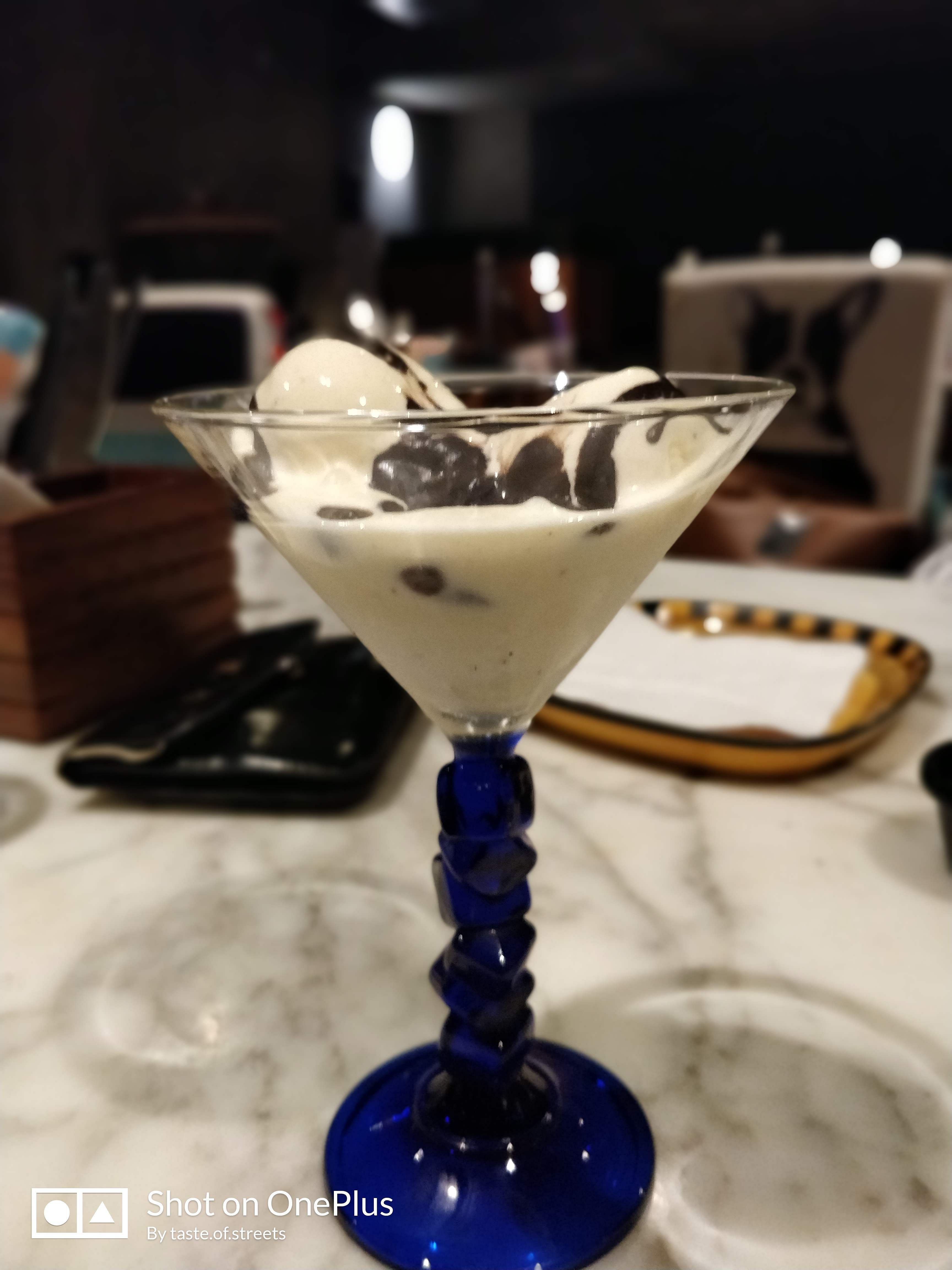 Martini glass,Drink,Food,Stemware,Martini,Champagne stemware,Glass,Dessert,Non-alcoholic beverage,Distilled beverage