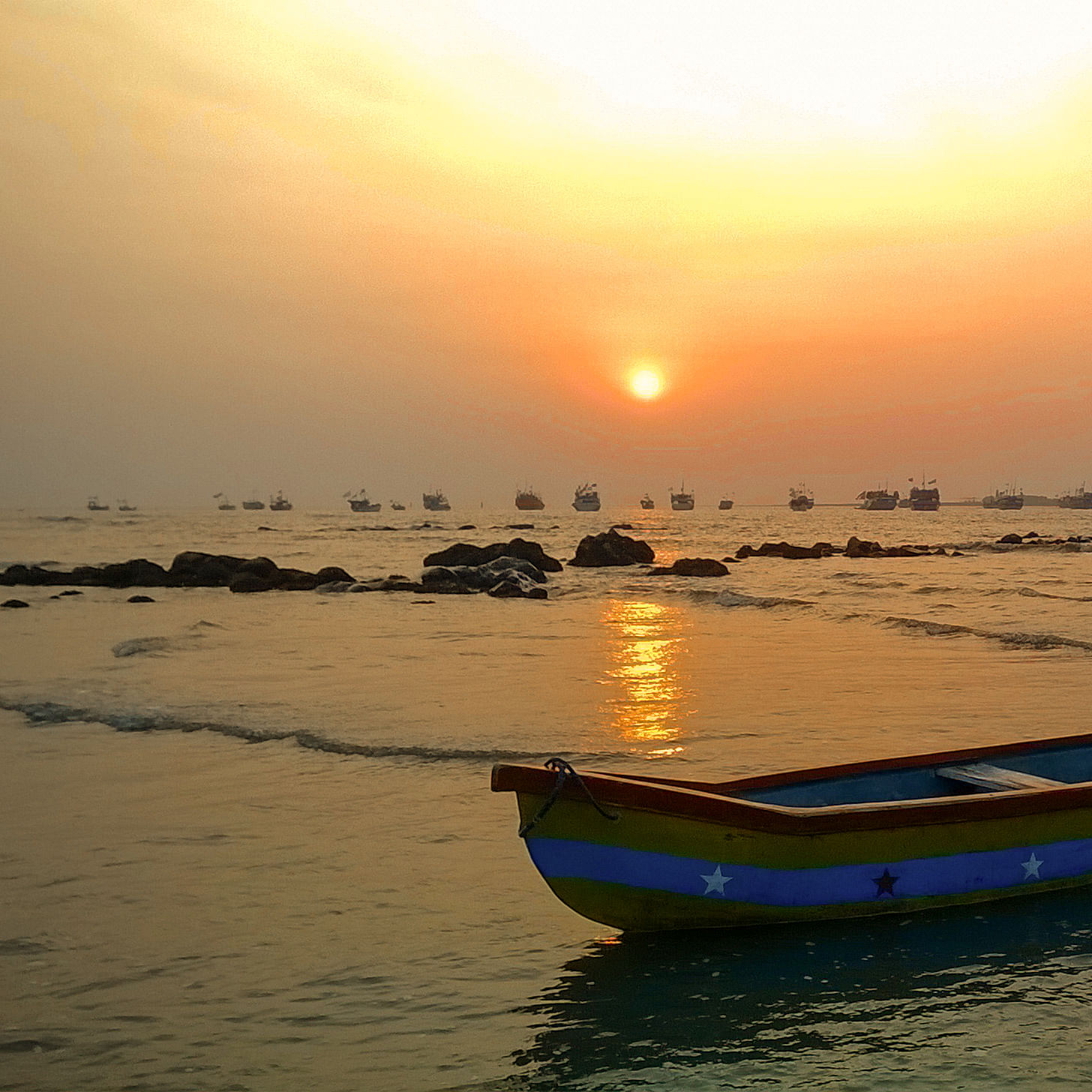 Sky,Body of water,Horizon,Sunset,Sunrise,Sea,Sun,Morning,Evening,Afterglow