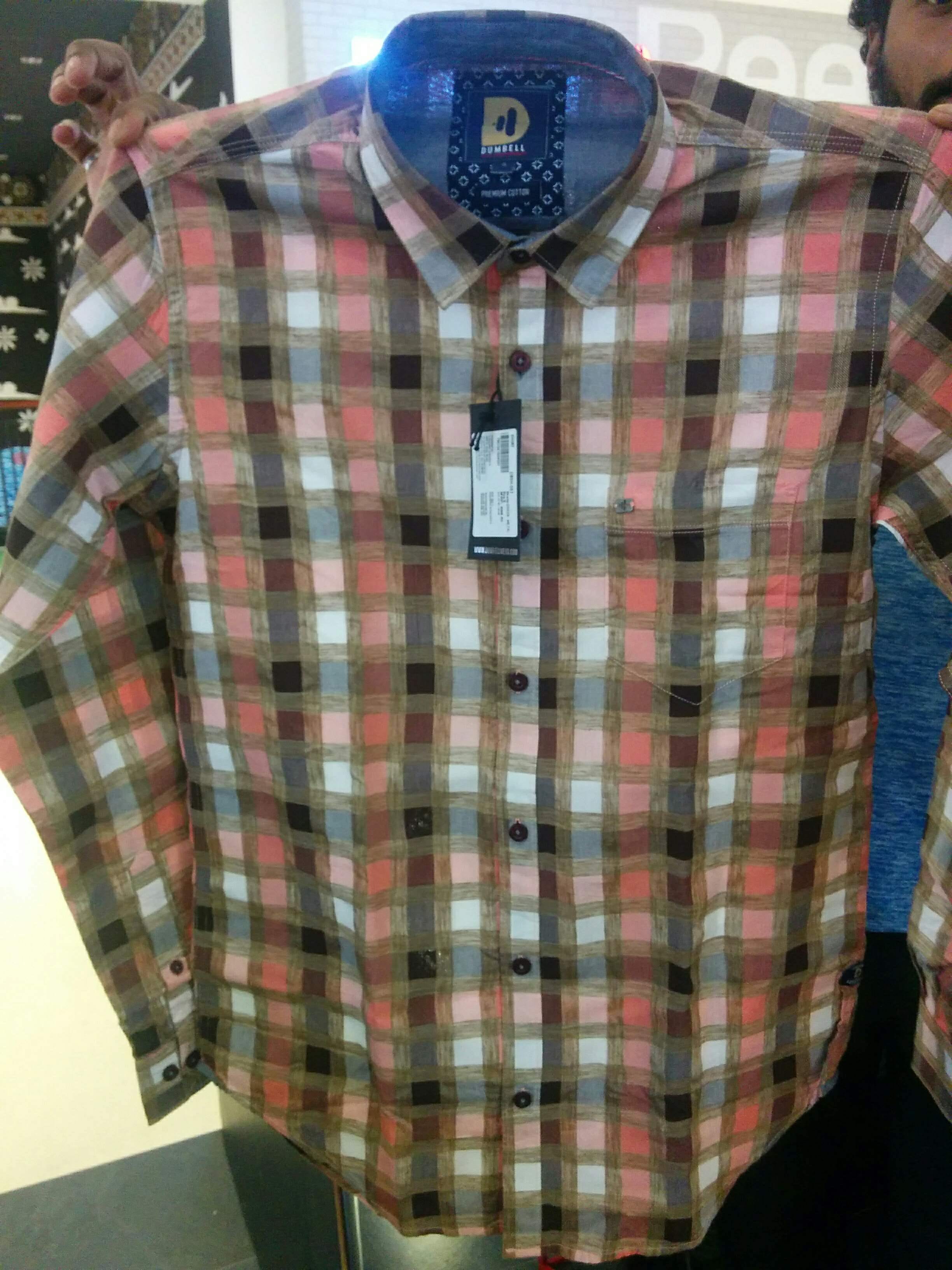 Plaid,Clothing,Pattern,Tartan,Shirt,Sleeve,Design,Textile,Outerwear,Dress shirt