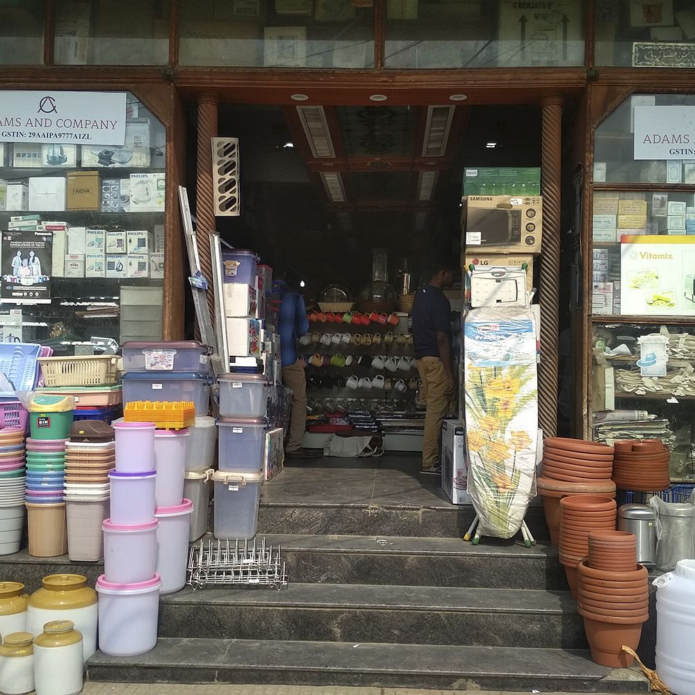 Snapshot,Building,Convenience store,Retail,Grocery store,Market,Door