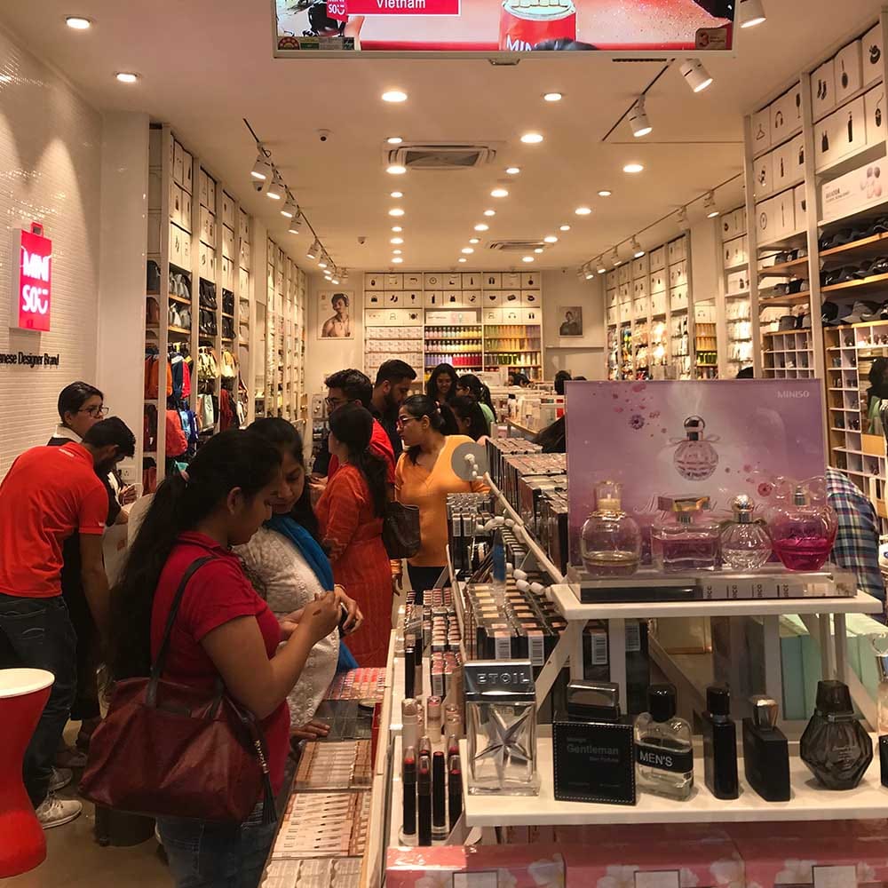 Shopping mall,Shopping,Pink,Retail,Outlet store,Building,Customer,Event,Interior design