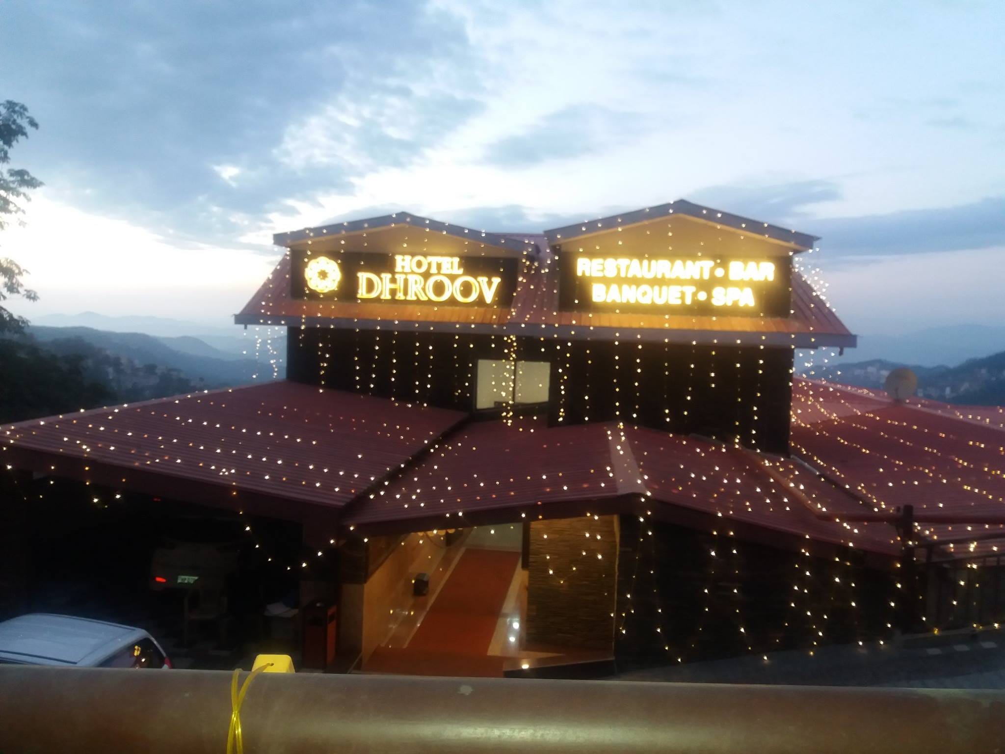 Sky,Mountain,Architecture,House,Home,Tree,Winter,Night,Hill station,Building