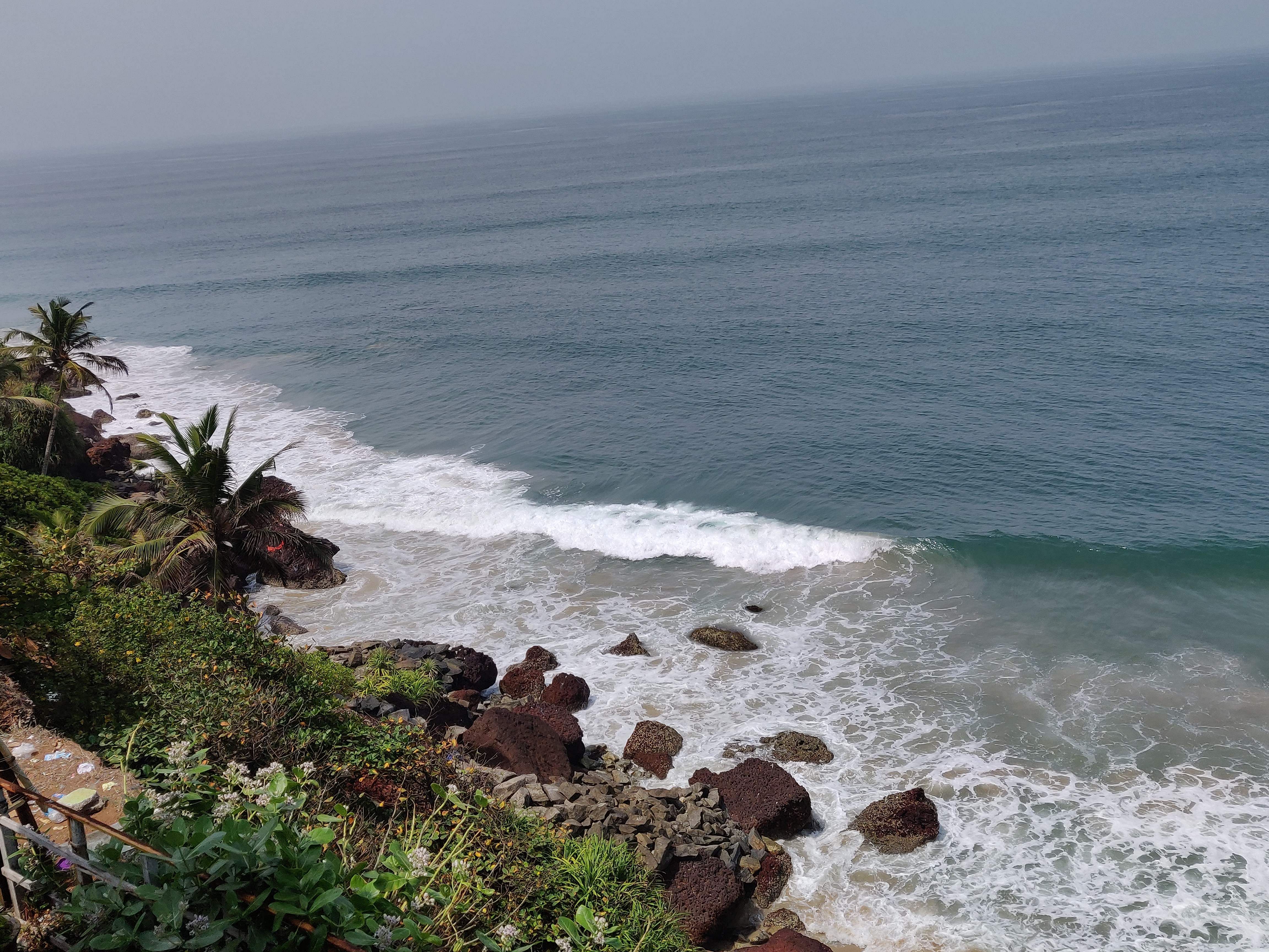 Body of water,Coast,Sea,Ocean,Shore,Wave,Coastal and oceanic landforms,Sky,Beach,Wind wave