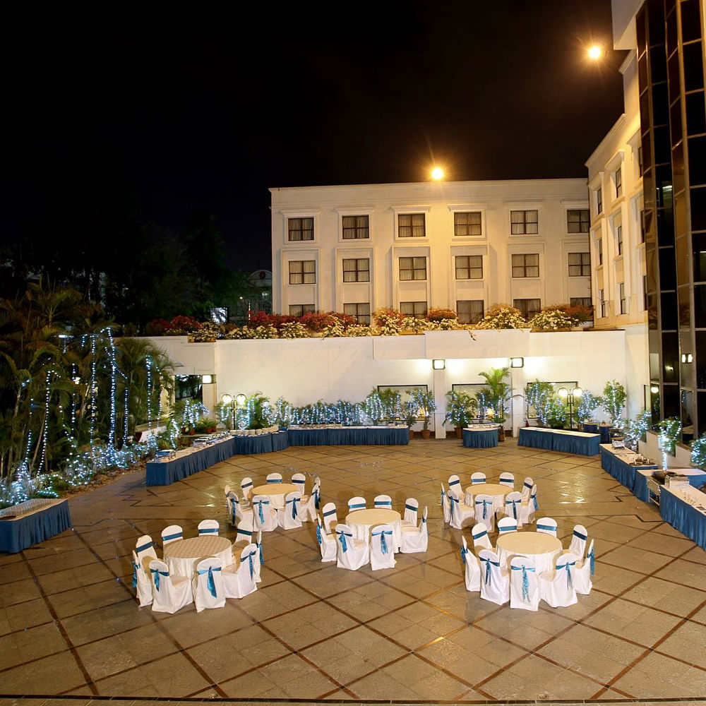 Building,Function hall,Restaurant,Hotel,Resort,Banquet,Night,Room,Architecture,Party