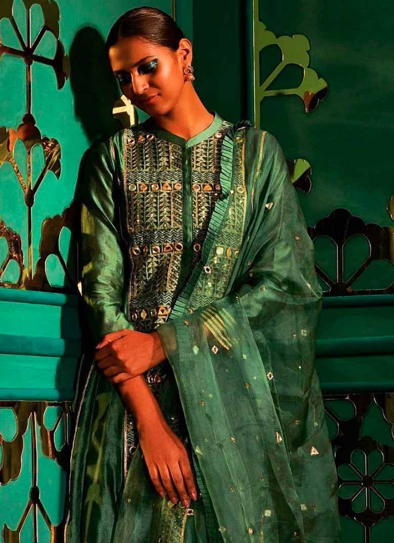 Green,Clothing,Sari,Formal wear,Fashion,Textile,Fashion design,Photo shoot,Silk,Photography