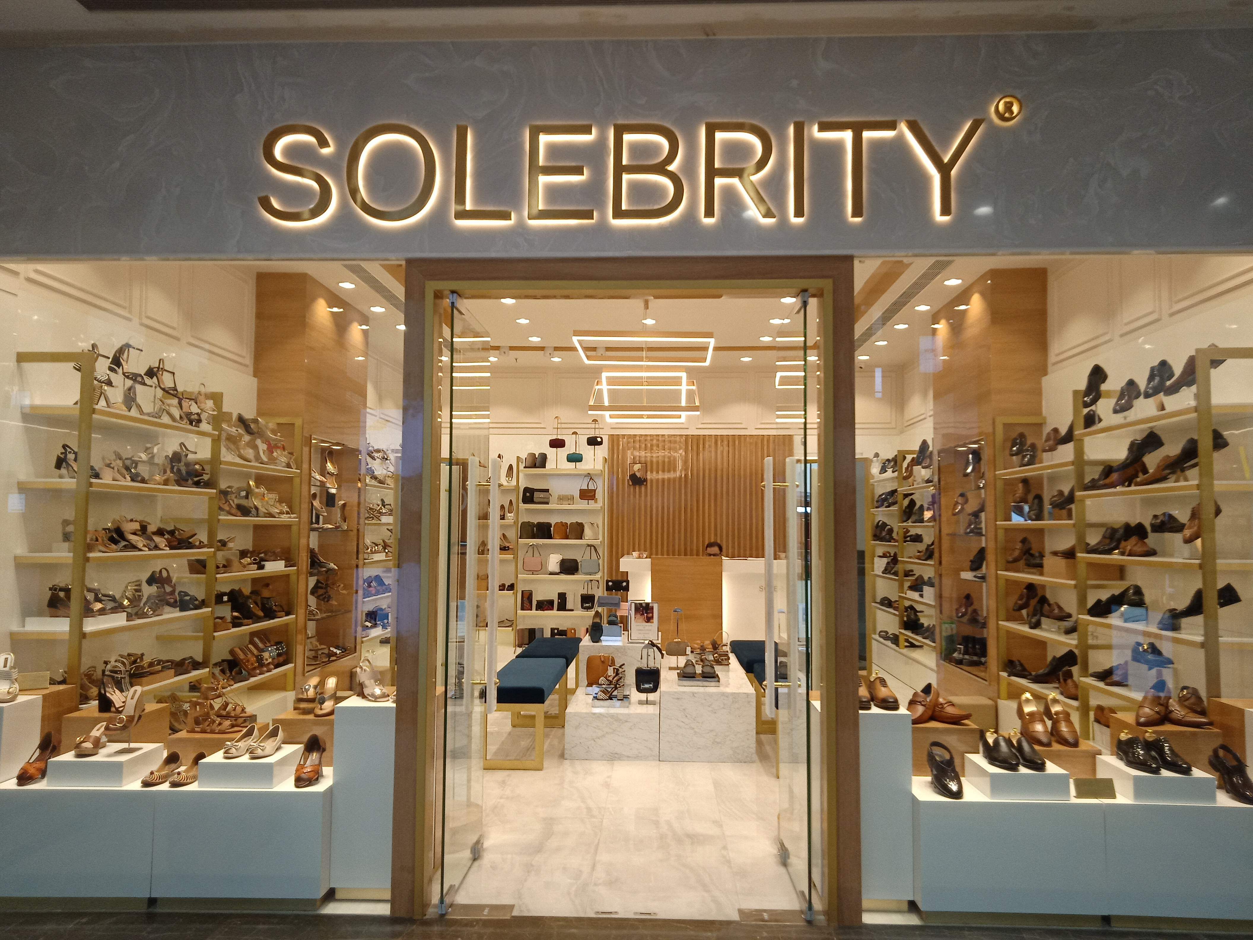 Shoe store,Footwear,Outlet store,Building,Boutique,Display case,Retail,Shoe,Eyewear,Display window