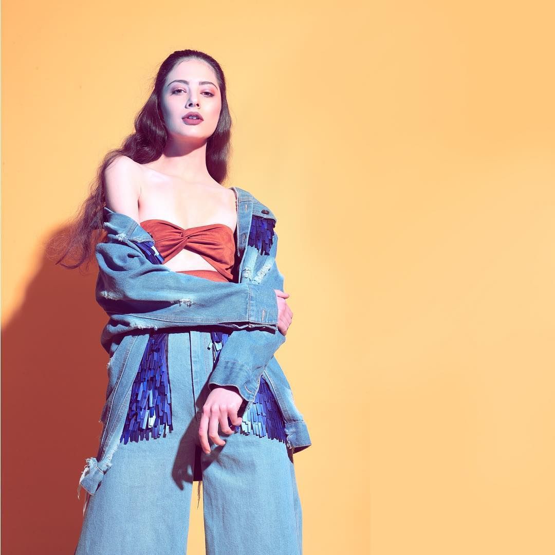 Blue,Clothing,Beauty,Fashion,Yellow,Denim,Photo shoot,Fashion model,Fashion design,Jeans